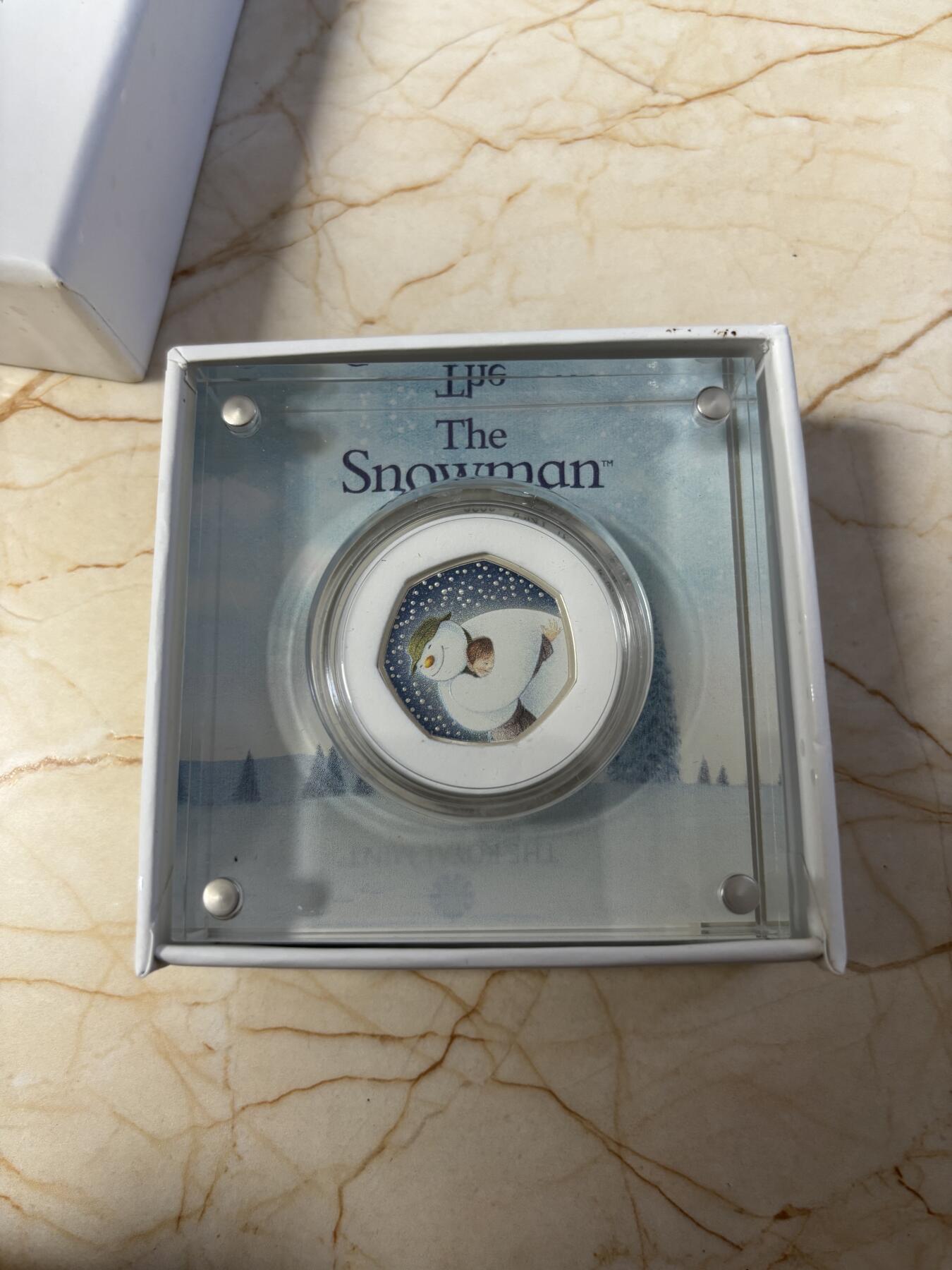 第183期拍卖 英国2020年雪人七边形彩色精制纪念银币，925银，8克，发行量7000枚