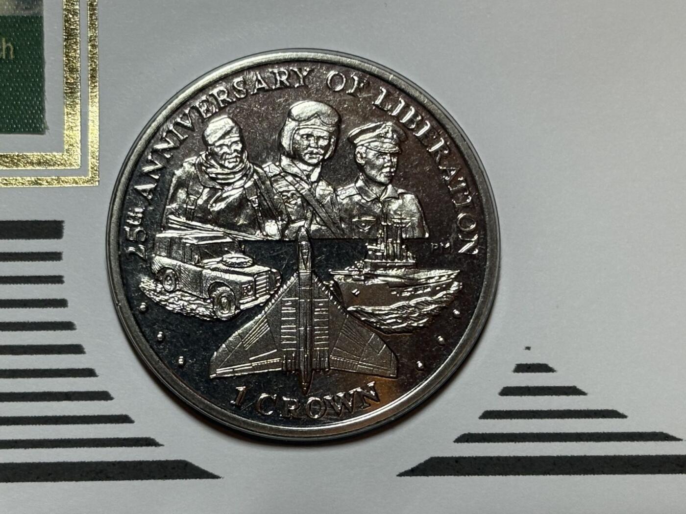 盛世勋华——号角文化勋章邮票专场拍卖第291期 英国直布罗陀2007年马岛战争25周年纪念币首日纪念币封，包括克朗型纪念币，纪念邮票，聚焦“1982年马岛战争”，设计元素包括英军装备（战机、舰船）、战争场景、纪念标语（如“25TH ANNIVERSARY FALKLANDS CONFLICT”），是英方视角的战争历史载体。