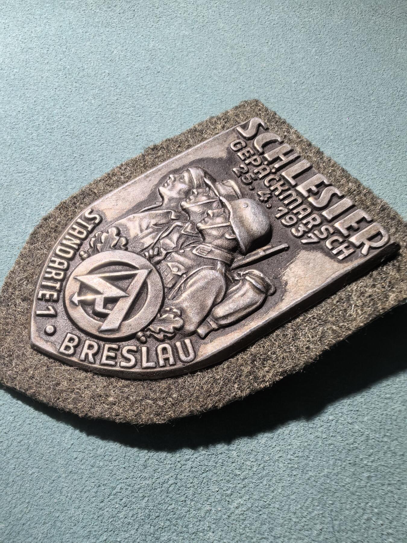 盛世勋华——号角文化勋章邮票专场拍卖第290期 德国（1939）冲锋队（SA）西里西亚大队第一旗队1937年布列斯劳负重行军纪念章 带厂标 极为罕见