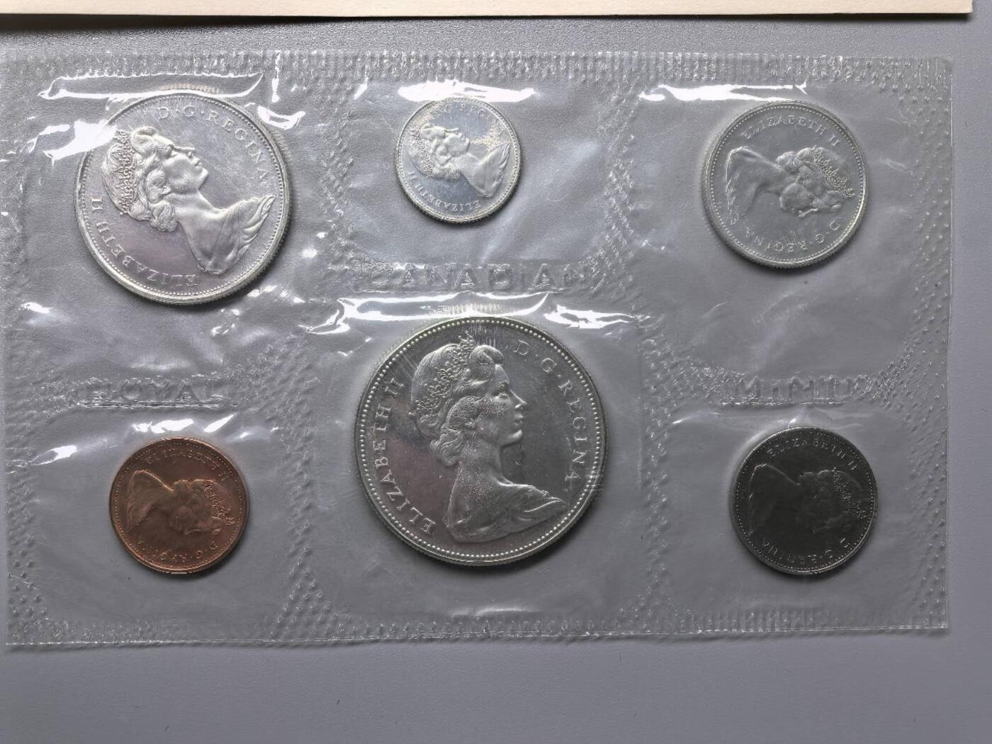 小驴勋章奖章收藏11月29日周六晚六点拍卖（珍爱和平，收藏战争，铭记历史，勿忘国耻，忠党爱国。有偿代拍，送拍规则在简介最后，参拍须阅读规则后再参拍，关系到运费包装发货时效真假辨别等关键信息，拍卖时不再发原图，看大图店主微信码在拍卖店铺介绍里） 加拿大1967年建国百年纪念币塑封装帧套币，官方数据共43.1561克银币（去掉1、5分铜镍币）