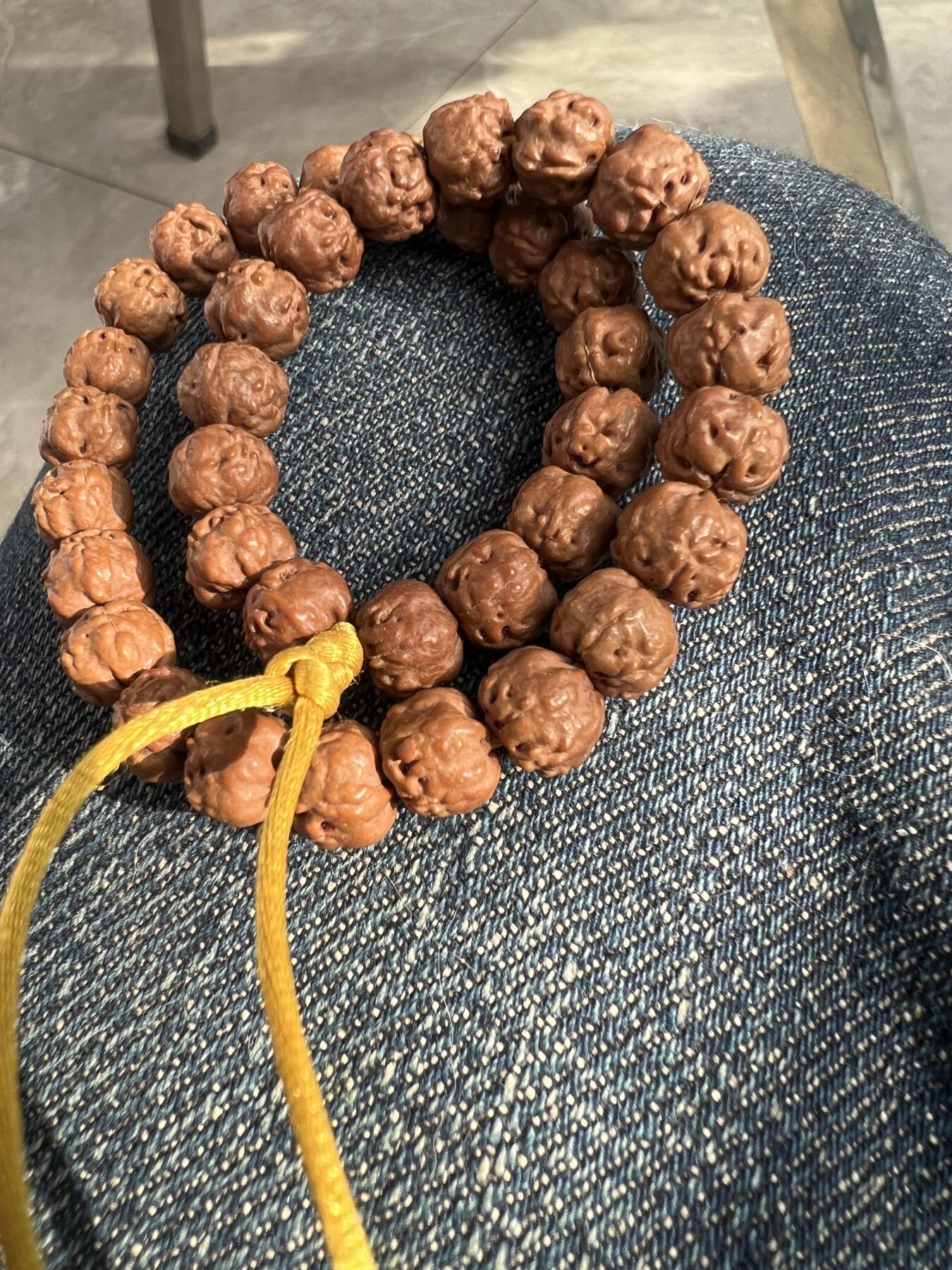 零元拍：龙切 五爪小佛手108 长串7MM左右，非常容易变红，坊间人称三日红，很容易有盘玩成就感。图8是我自己盘玩效果，后三图是另外一串只戴没盘20天效果