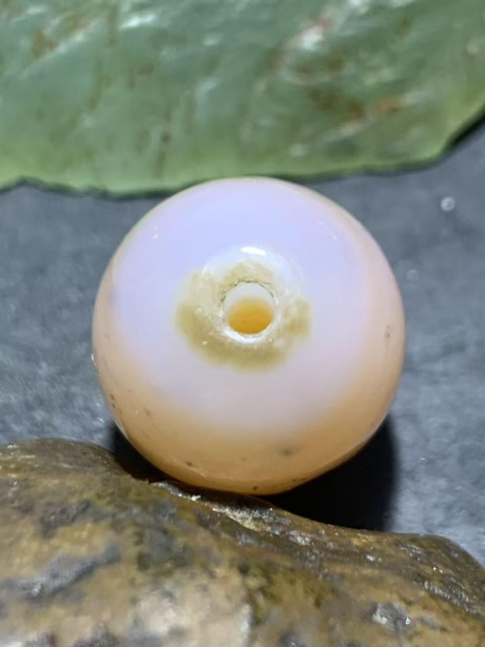 冰粉色海洋玉髓通货桶珠一颗，