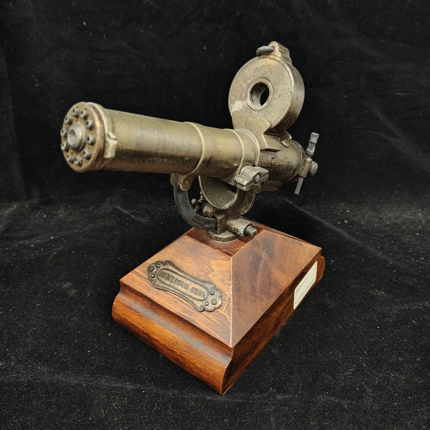 0元起拍勋章 第314期 咸鱼国勋章拍卖专场 11月30日（周日）下午6：00开始 美国老式加特林机木仓金属模型