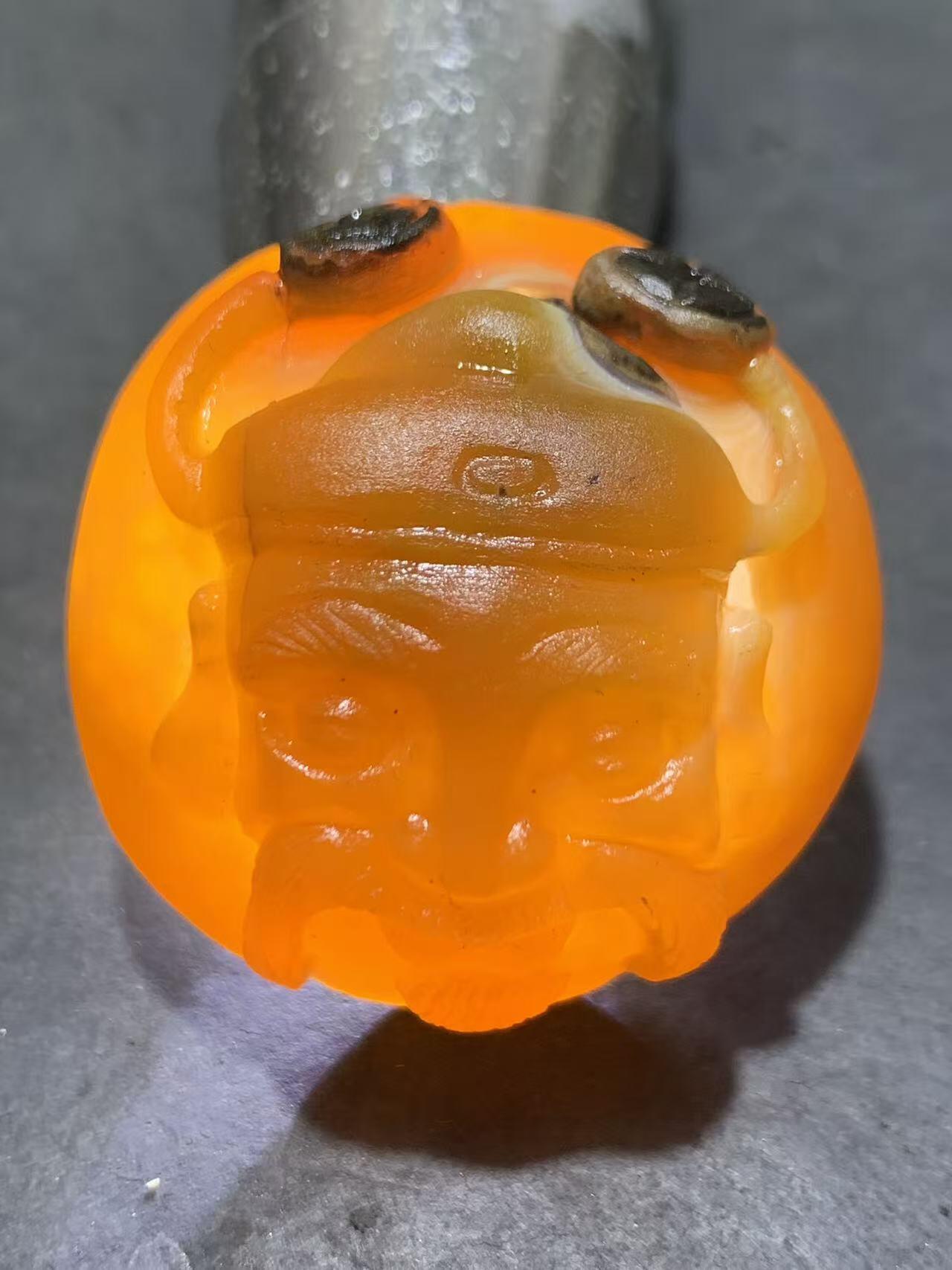 精美亚光冰飘战国红玛瑙手工俏色巧雕财神吊坠（把件）一个！！