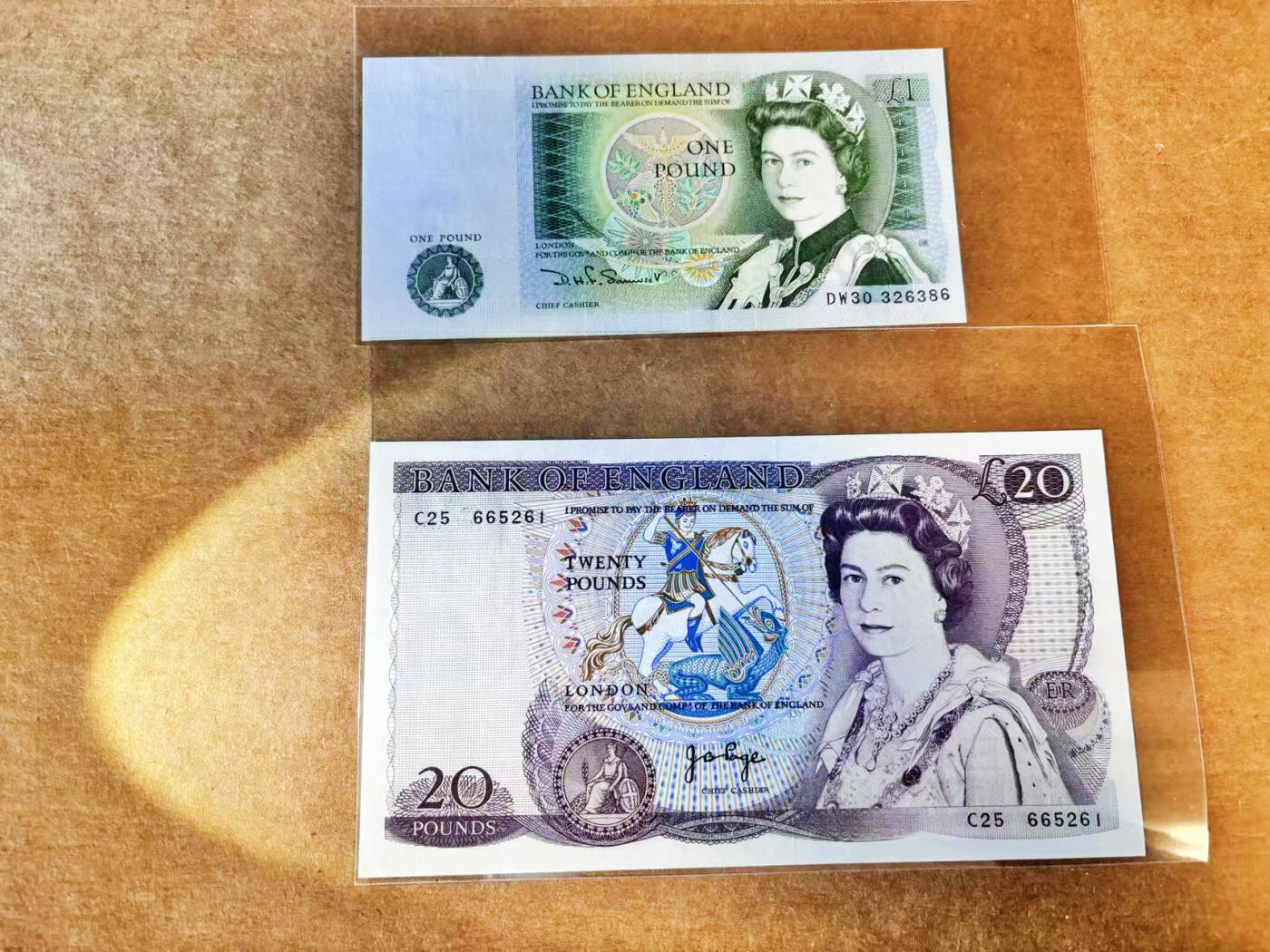 【Blue Auction】世界纸币精拍第756期——18级TOP拍卖/信誉/品质/专业/高效💫 【一组2张 无47】英国 D序列1-20镑 全新UNC