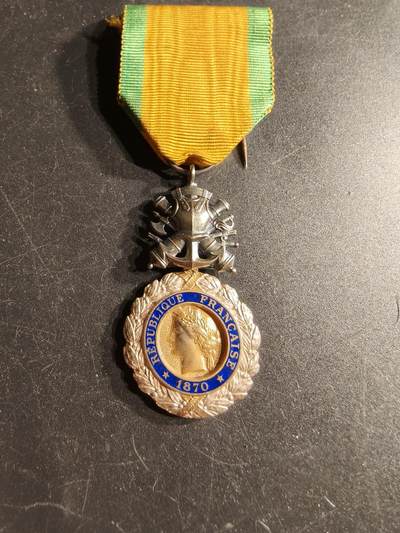 老王徽章第166期 - 法国军事奖章     三共时期    950银镀金珐琅     21.4g