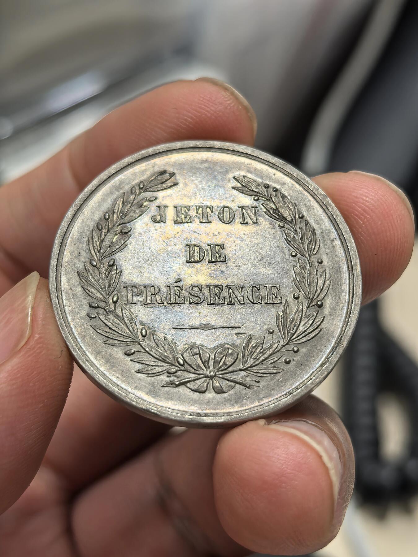 博洋堂世界钱币拍卖第149期（全场包邮） 十九世纪《海港风情》法国拉罗谢尔商会纪念银章，双面原味老彩包浆，底板细腻干净，画面线条繁而不乱，城市细节拉满