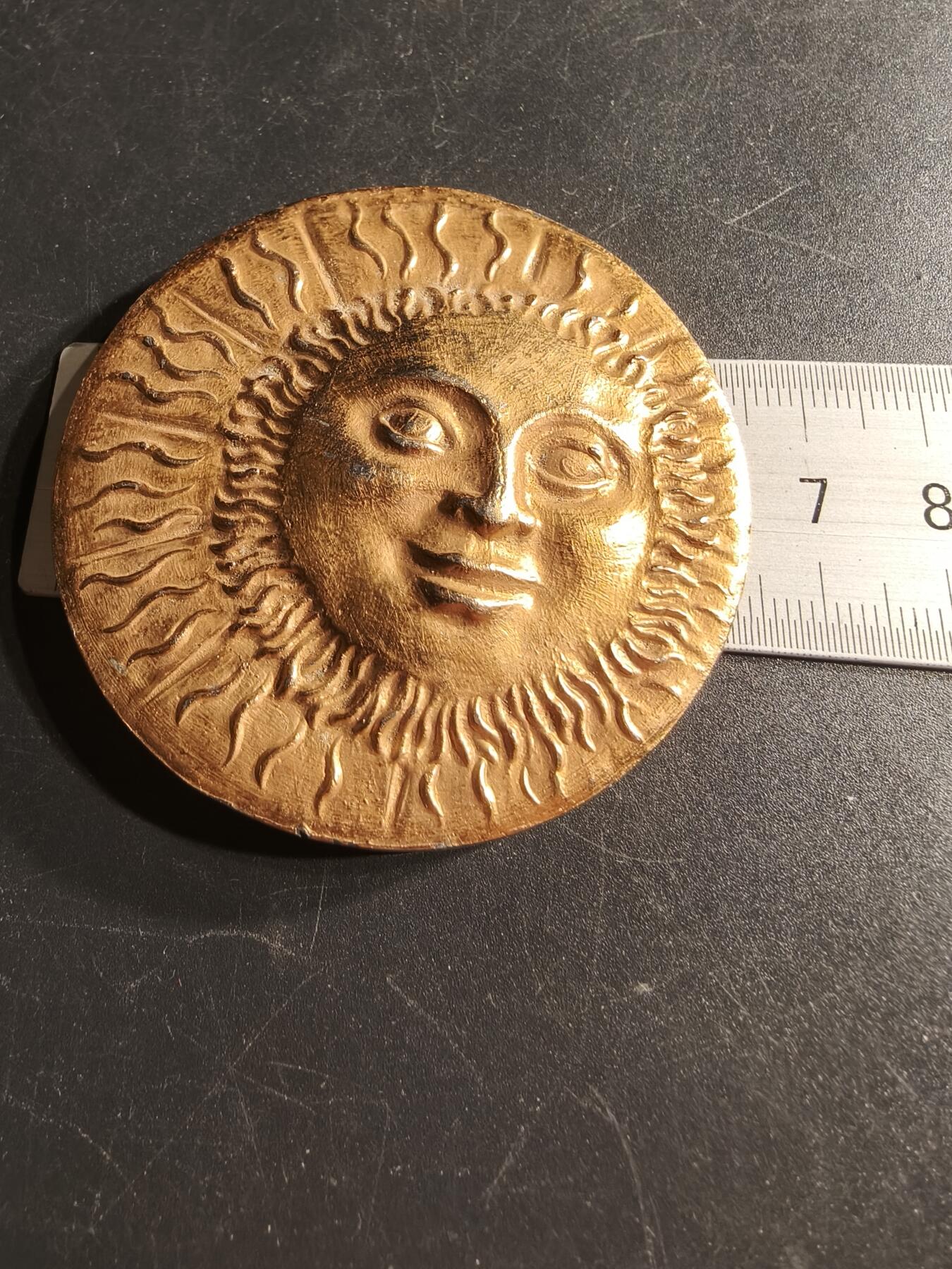 老王徽章第166期 法国太阳大铜章    直径64mm.    重量223.2g