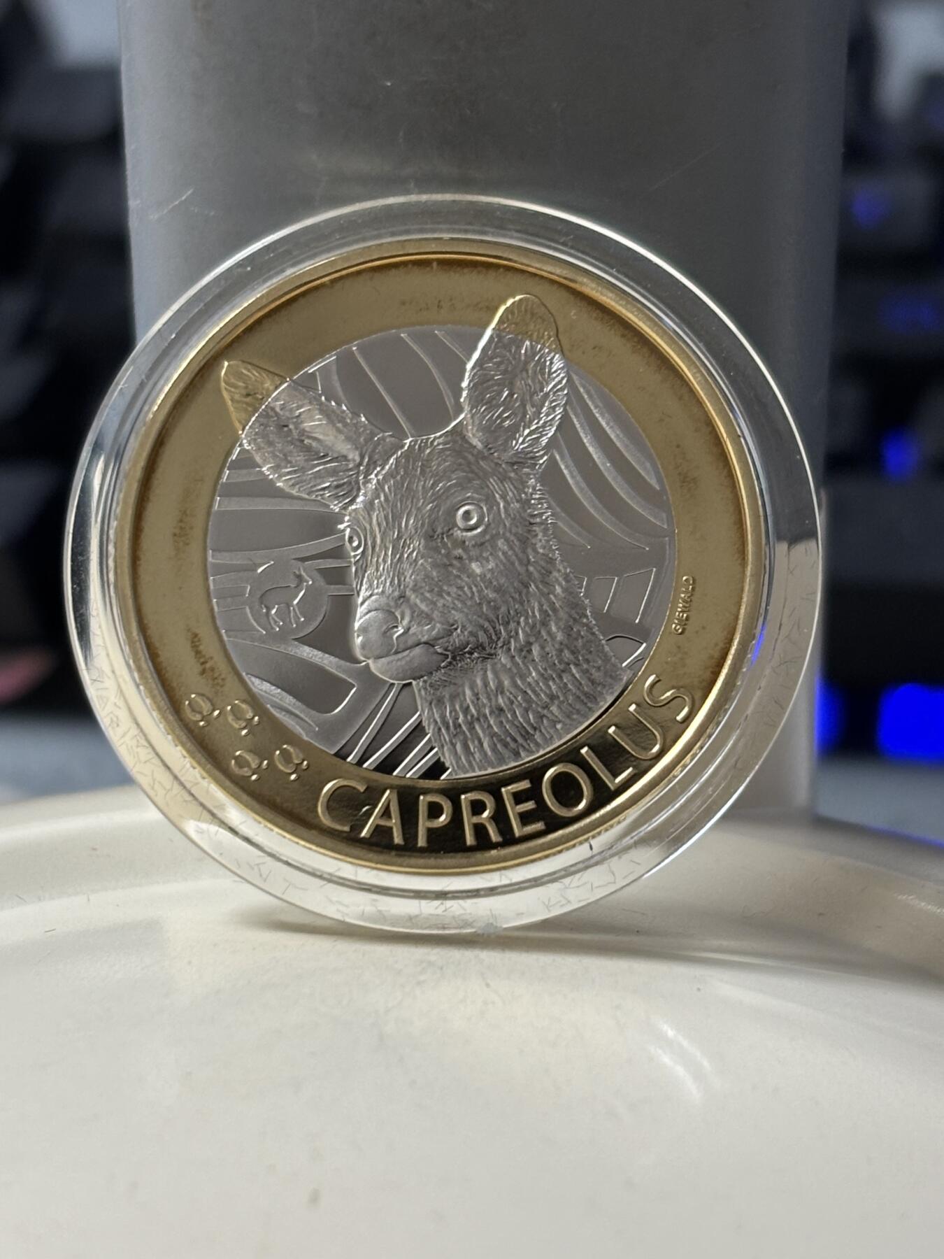 第183期拍卖 瑞士2019年森林动物系列傻狍子10法郎双色精制币，有氧化