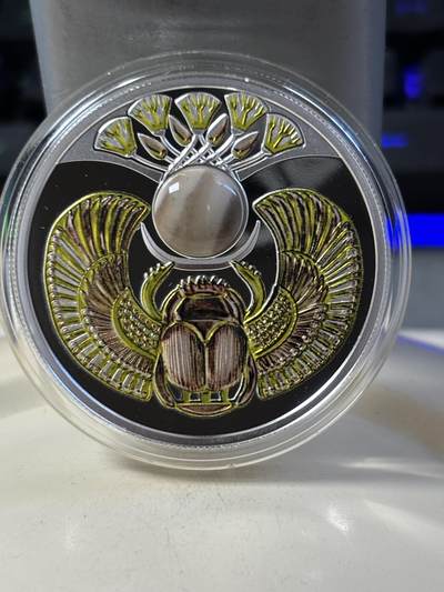 第183期拍卖 - 【海寧潮】纽埃2022年古埃及圣甲虫系列9镶条纹燧石镀金银币，999银，17.5克，发行600枚，市场价格850