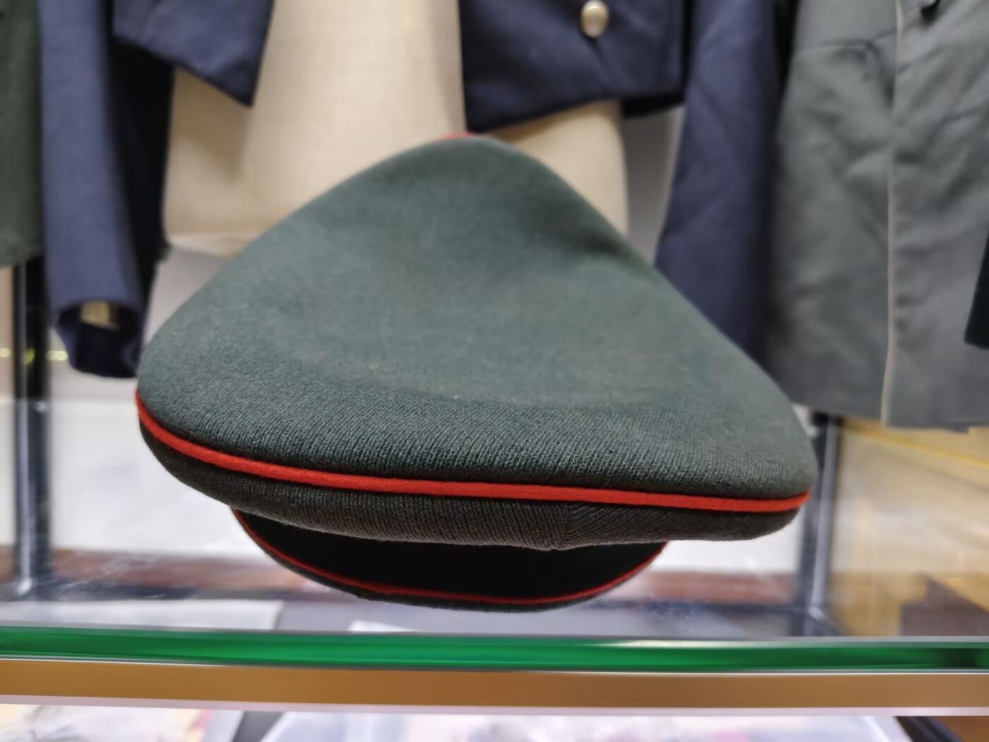 ww2，德三陆军炮兵君官大檐帽，59大头围，斜纹马裤尼材质，内标保存完好，马鞍形很好看