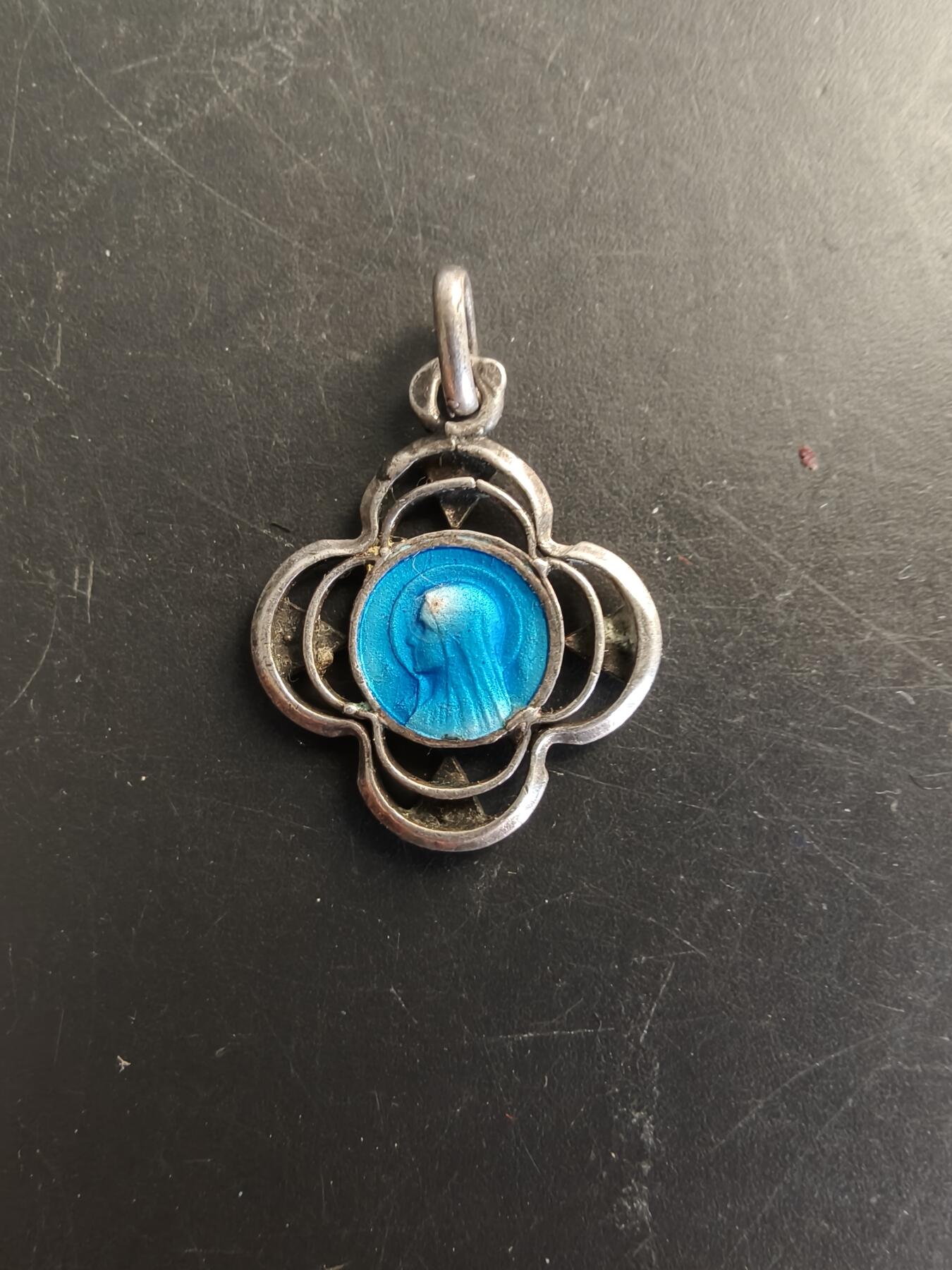 老王徽章第166期 法国天主教会纪念章    银质珐琅     1.4g