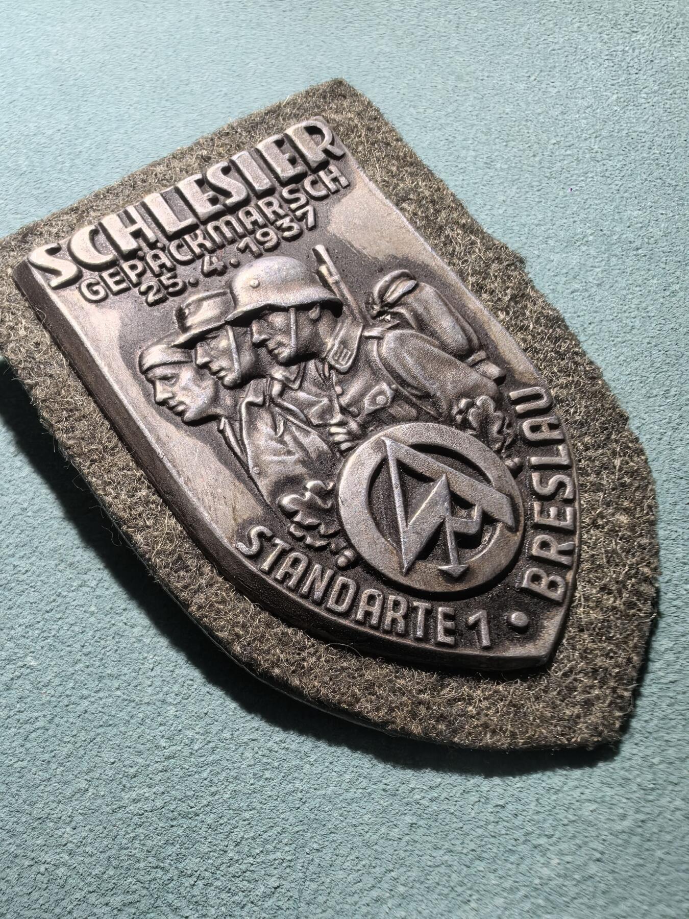 盛世勋华——号角文化勋章邮票专场拍卖第290期 德国（1939）冲锋队（SA）西里西亚大队第一旗队1937年布列斯劳负重行军纪念章 带厂标 极为罕见