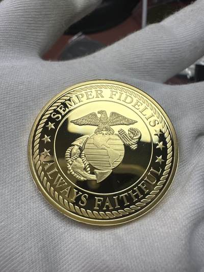 12.4铜章专场 - 2012年美国海军陆战队高浮雕精制镀金纪念章40mm