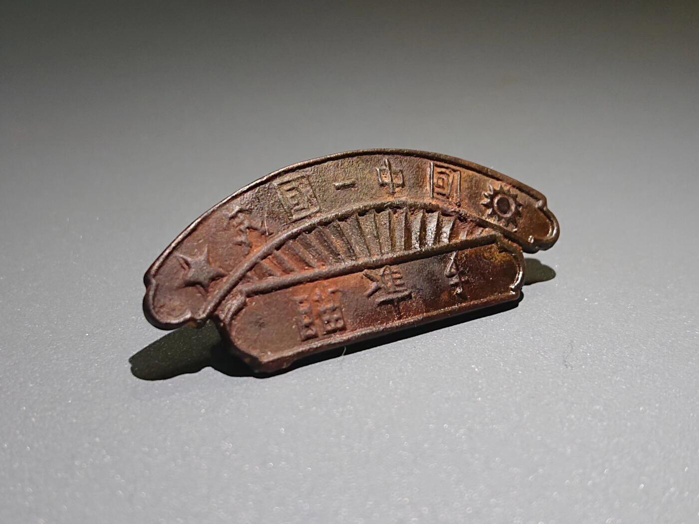 【第貳場】近代勋奖章徽章服饰杂项专场 抗战烽火 扬威异域—远征军新一军银质老鹰戒指&最佳射手奖章一组