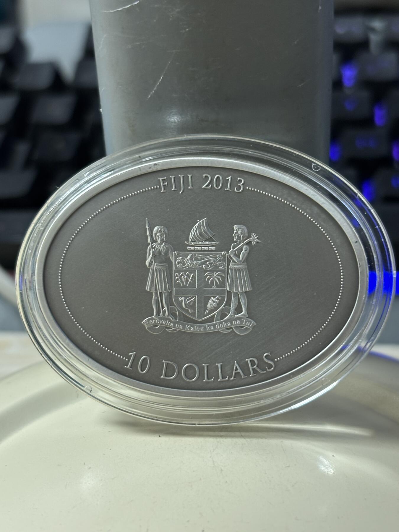 第183期拍卖 斐济2013年野生动物系列眼镜猴镶嵌银币，999银，发行999枚