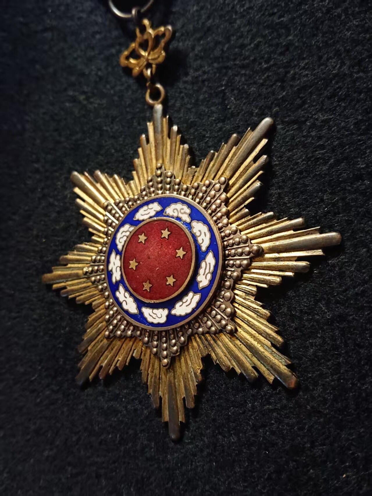 【第貳場】近代勋奖章徽章服饰杂项专场 抗战烽火 和平还都—国民政府同光勋章