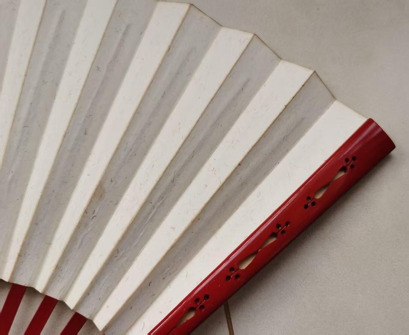 七河·世界钱币杂件水晶矿标小拍（总第29期） 藏家出品X643 邻国老折扇一件 素面 镂空 红色 本件拍品由合作藏家负责邮寄