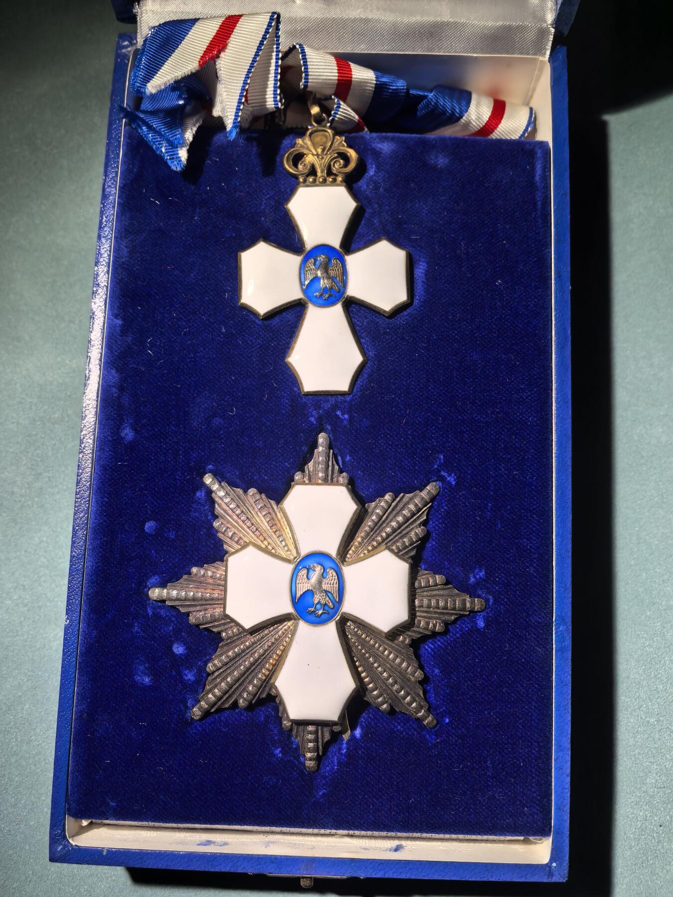 盛世勋华——号角文化勋章邮票专场拍卖第290期 冰岛大十字级猎鹰勋章 银质带银标 原盒带厂标 少见