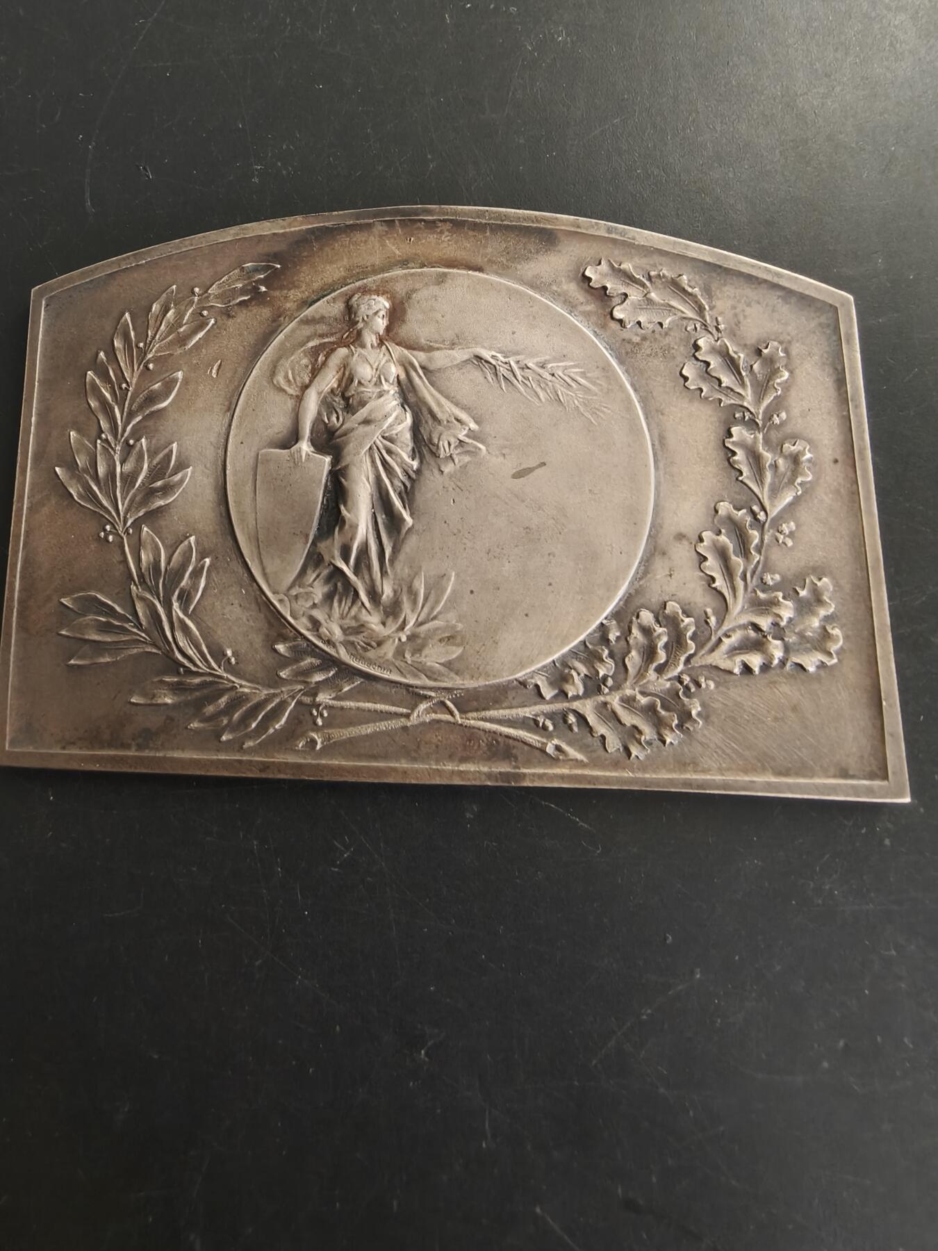 老王徽章第166期 法国新艺术玛丽安娜方形镀银大铜章     原盒     尺寸80×58mm.    重量106.2g