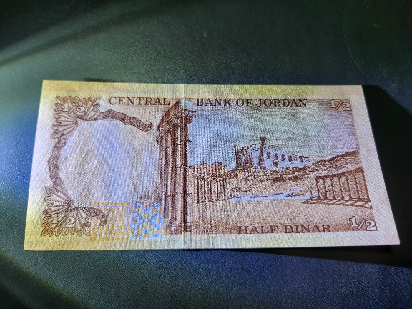 11月30号晚上8点 外国纸币自动截拍第66场 约旦1/2第纳尔纸币 1975年版 侯赛因国王 极美品近新