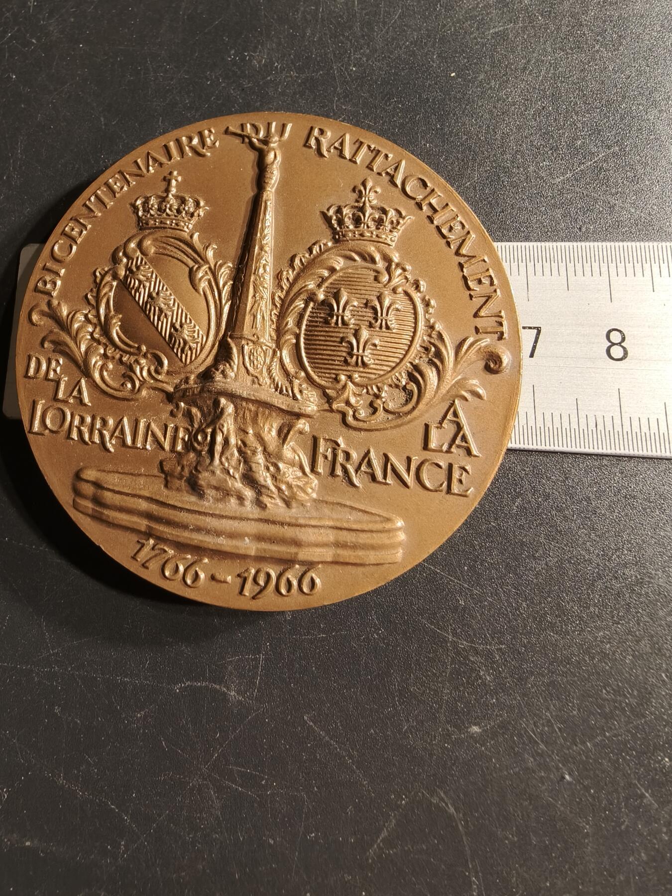 老王徽章第166期 法国洛林合并入法国200周年大铜章     直径68mm.   重量166.2g
