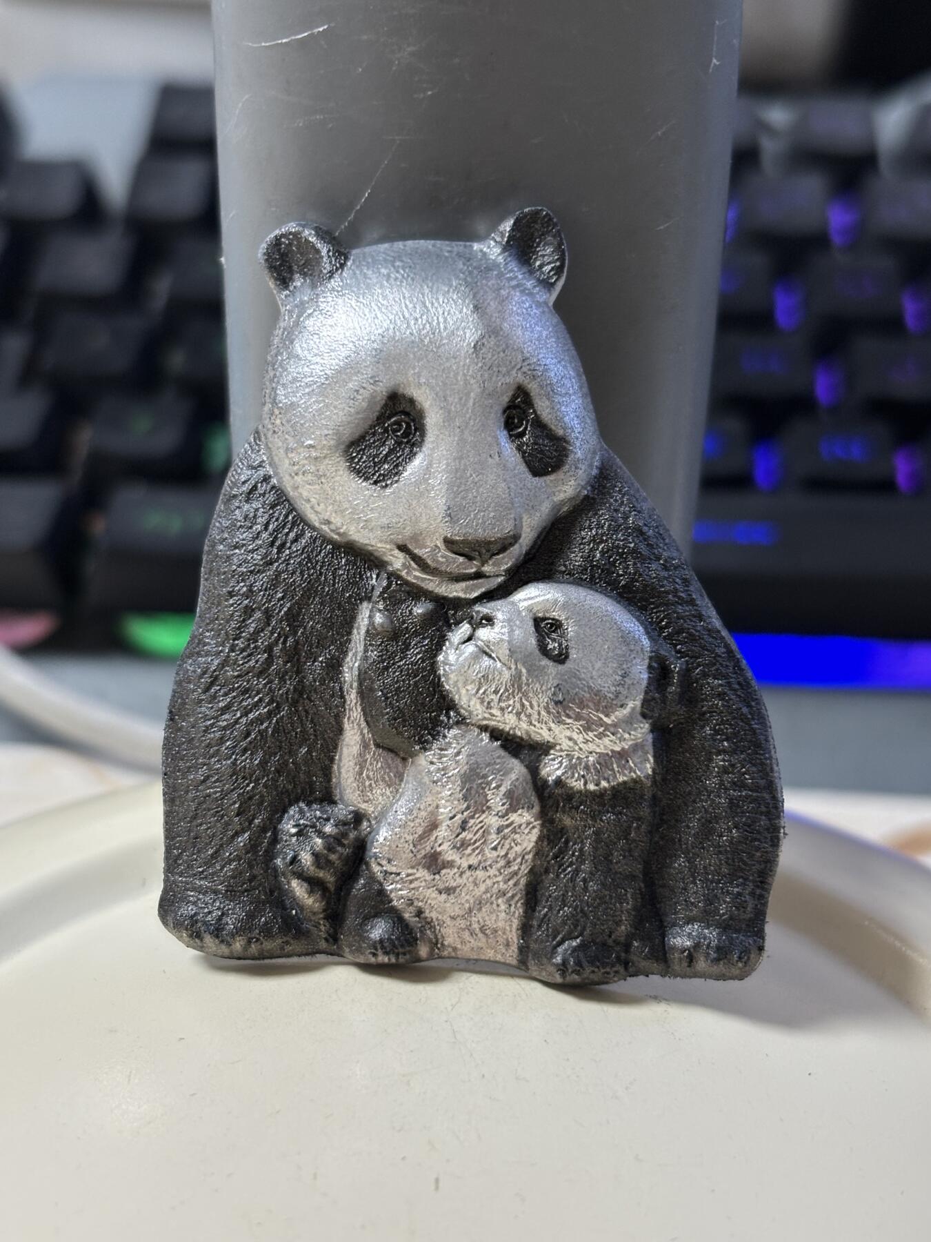 第183期拍卖 库克2017年幸运母子大熊猫仿古异形纪念银币，999银，88克，发行888枚