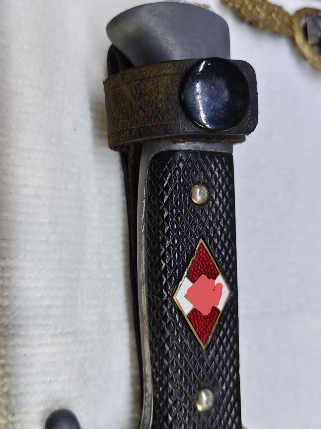 ww两，青年团小刀一套品相很好，刀面没有严重磨损，rzm m7/13标，