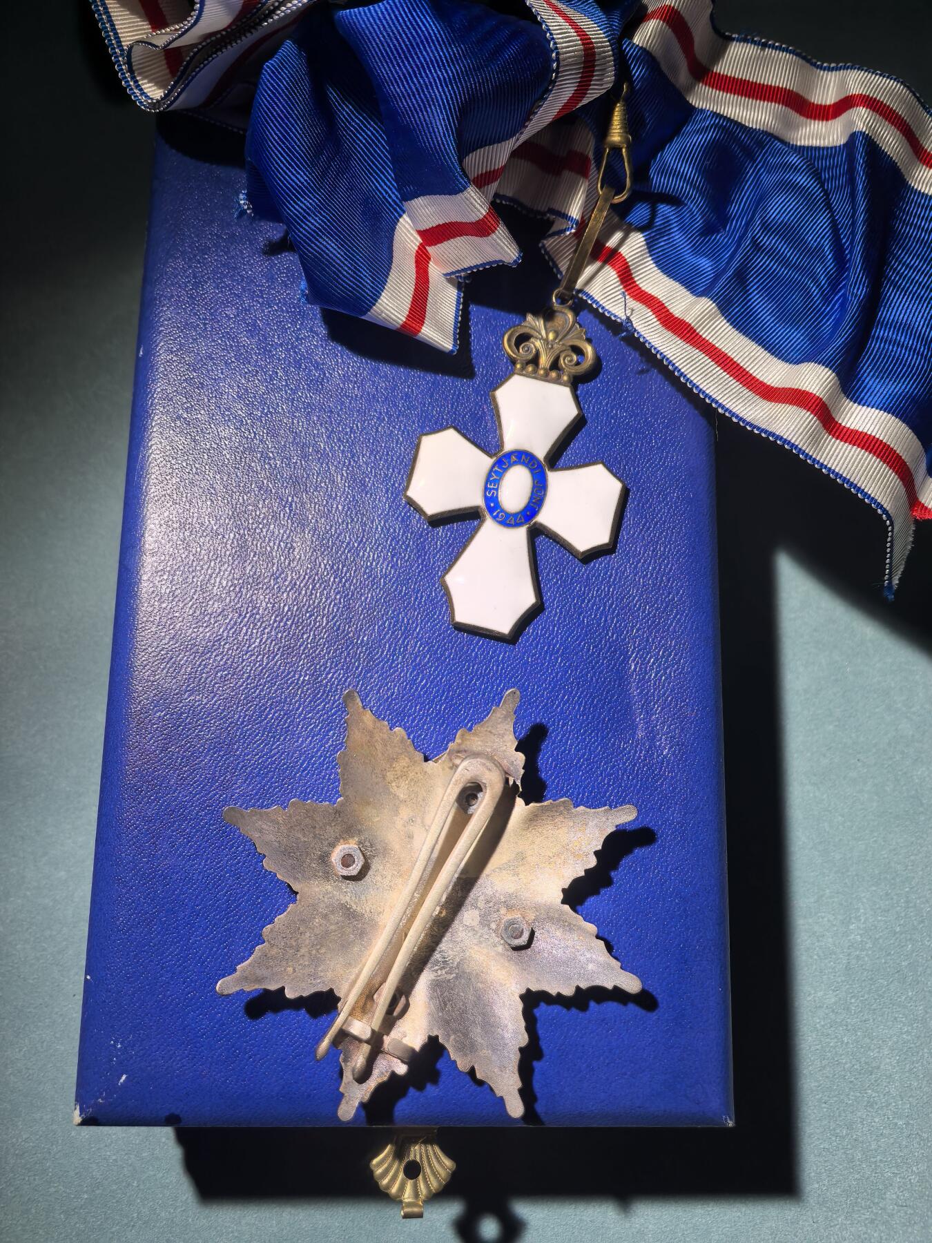 盛世勋华——号角文化勋章邮票专场拍卖第290期 冰岛大十字级猎鹰勋章 银质带银标 原盒带厂标 少见