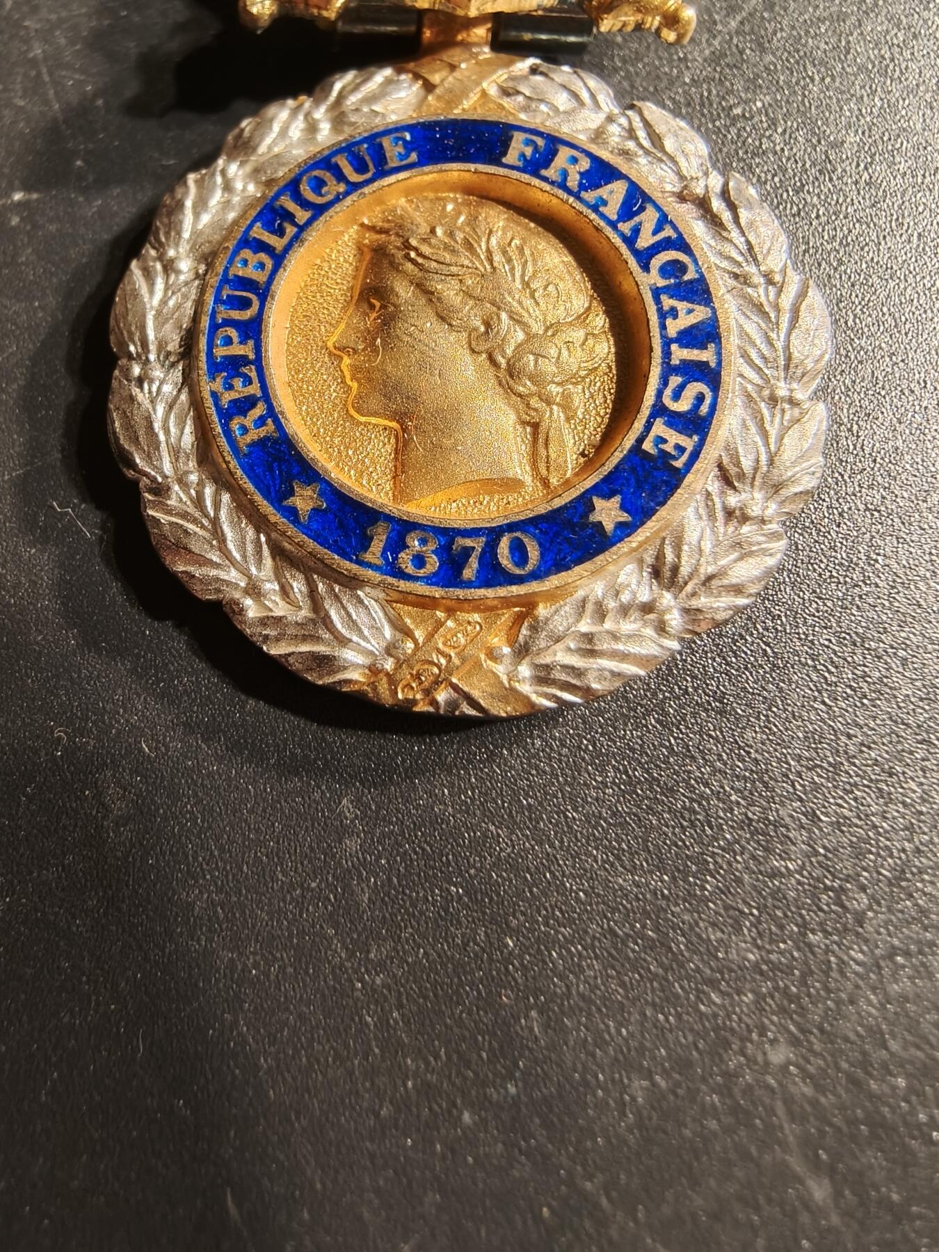 老王徽章第166期 法国军事奖章    原盒     三共时期    950银镀金珐琅