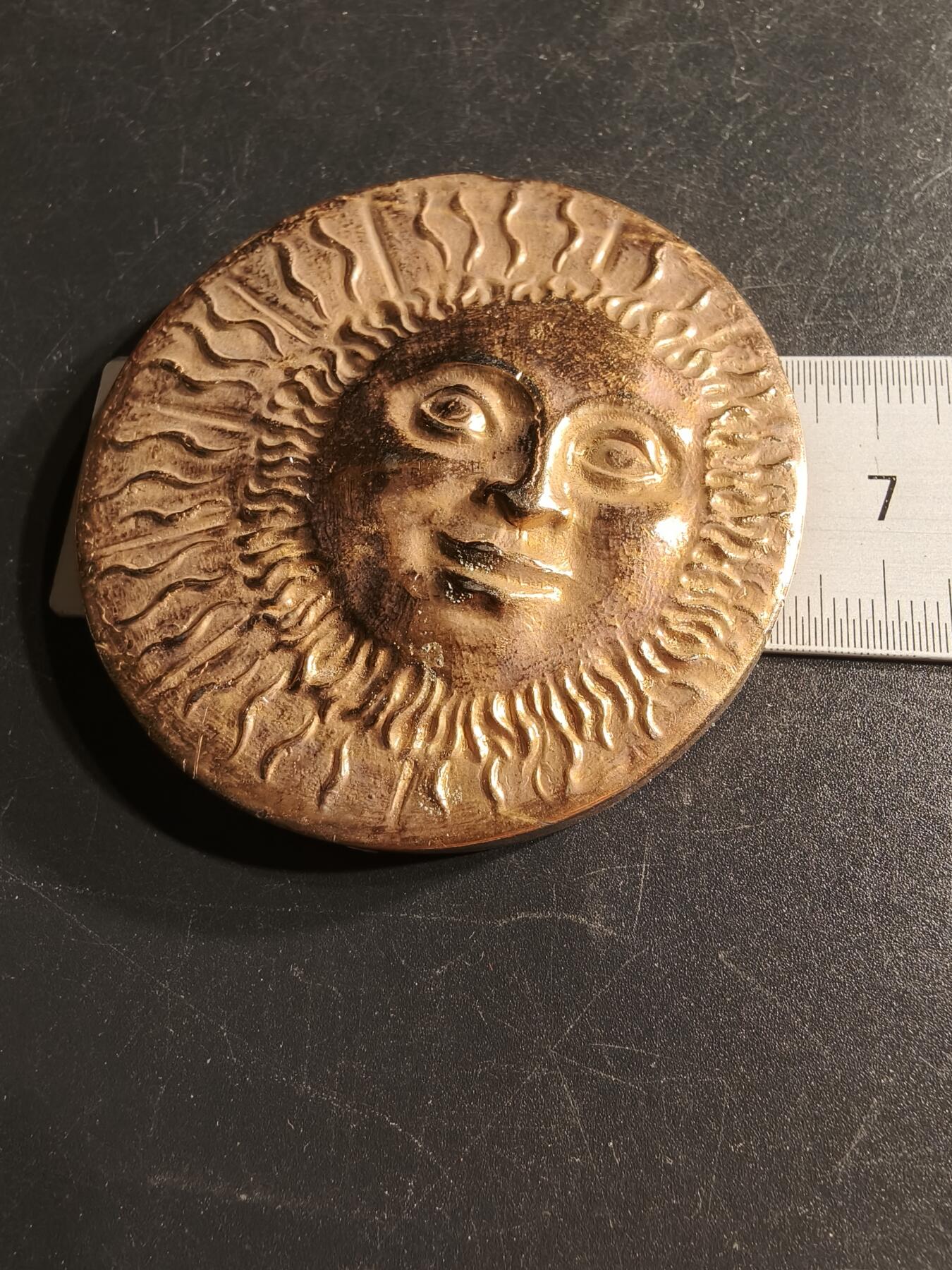 老王徽章第166期 法国太阳大铜章    直径64mm.    重量223.8g