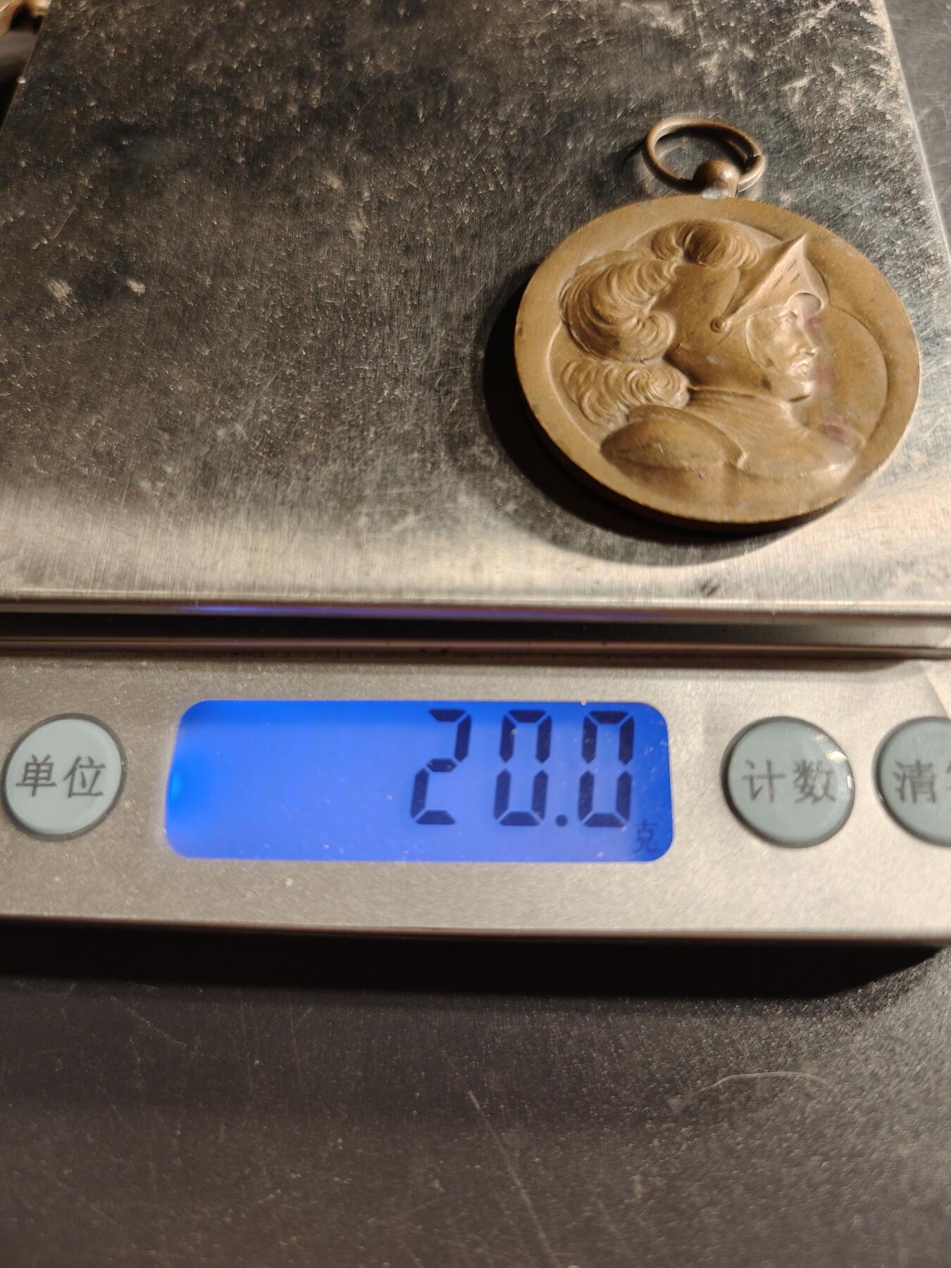 老王徽章第166期 法国洛林射击联盟铜奖章     戎装战士形象    原盒     直径35mm.    重量20g