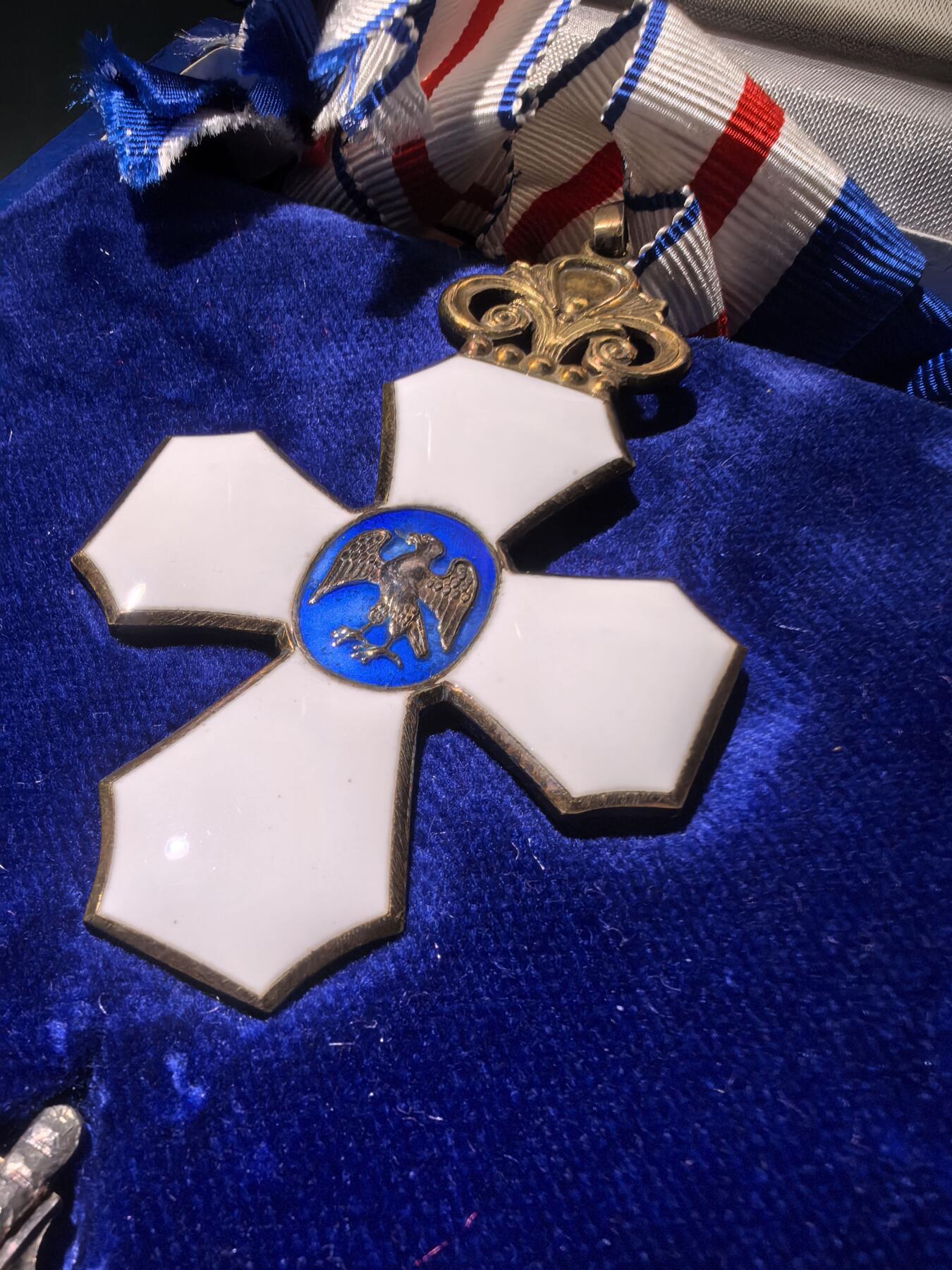 盛世勋华——号角文化勋章邮票专场拍卖第290期 冰岛大十字级猎鹰勋章 银质带银标 原盒带厂标 少见