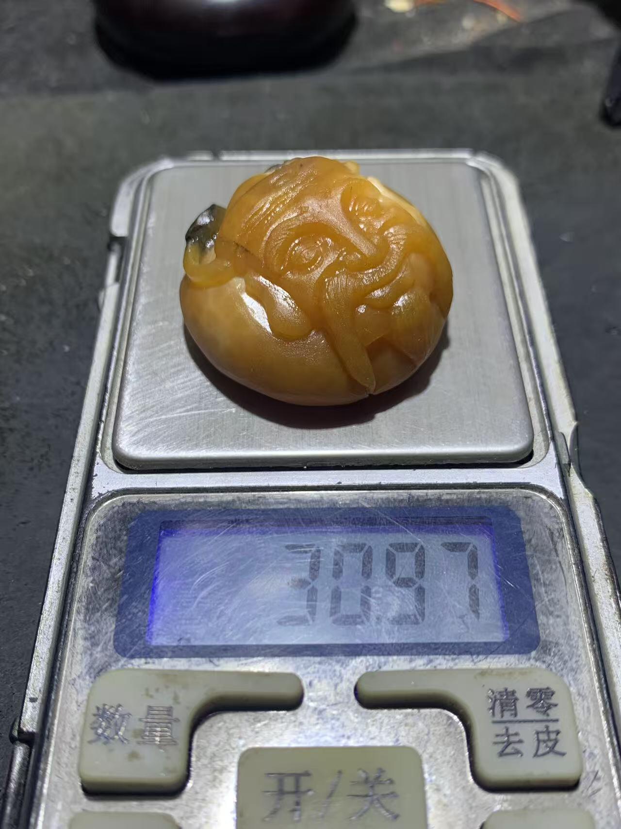 精美亚光冰飘战国红玛瑙手工俏色巧雕财神吊坠（把件）一个！！