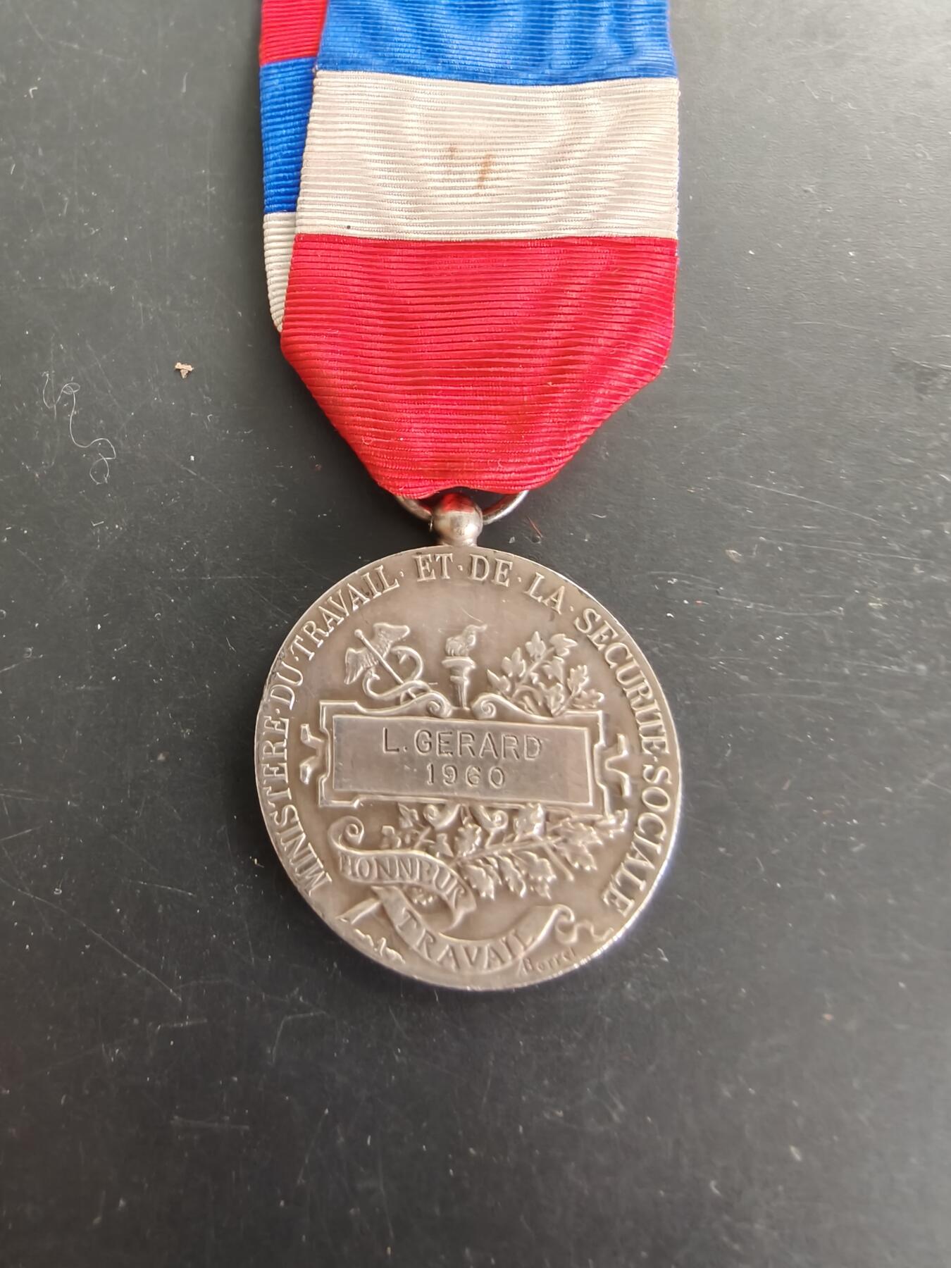 老王徽章第166期 法国银级劳工奖章     950银     11.5g