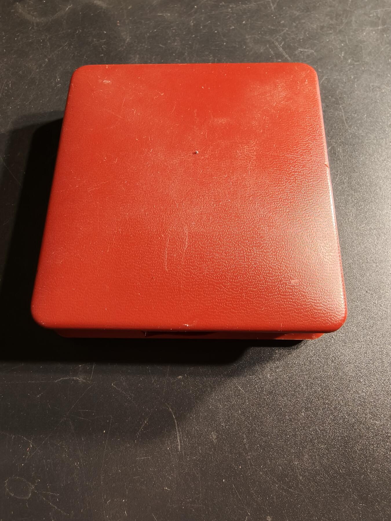 老王徽章第166期 法国阿列省议会大铜章     原盒有损    高浮雕     直径64mm.    重量127.7g