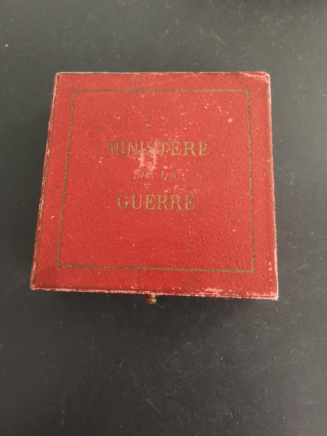 老王徽章第166期 法国战争部战争准备大铜章     原盒     直径50mm.    重量67.4g