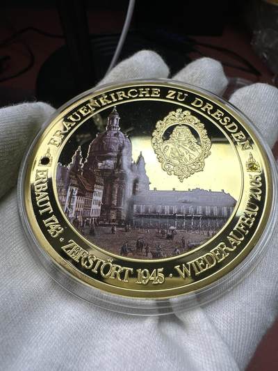 12.4铜章专场 - 2014年德累斯顿圣母教堂重建10周年彩色高浮雕精致镀金纪念章 镶施华洛世奇水晶70mm