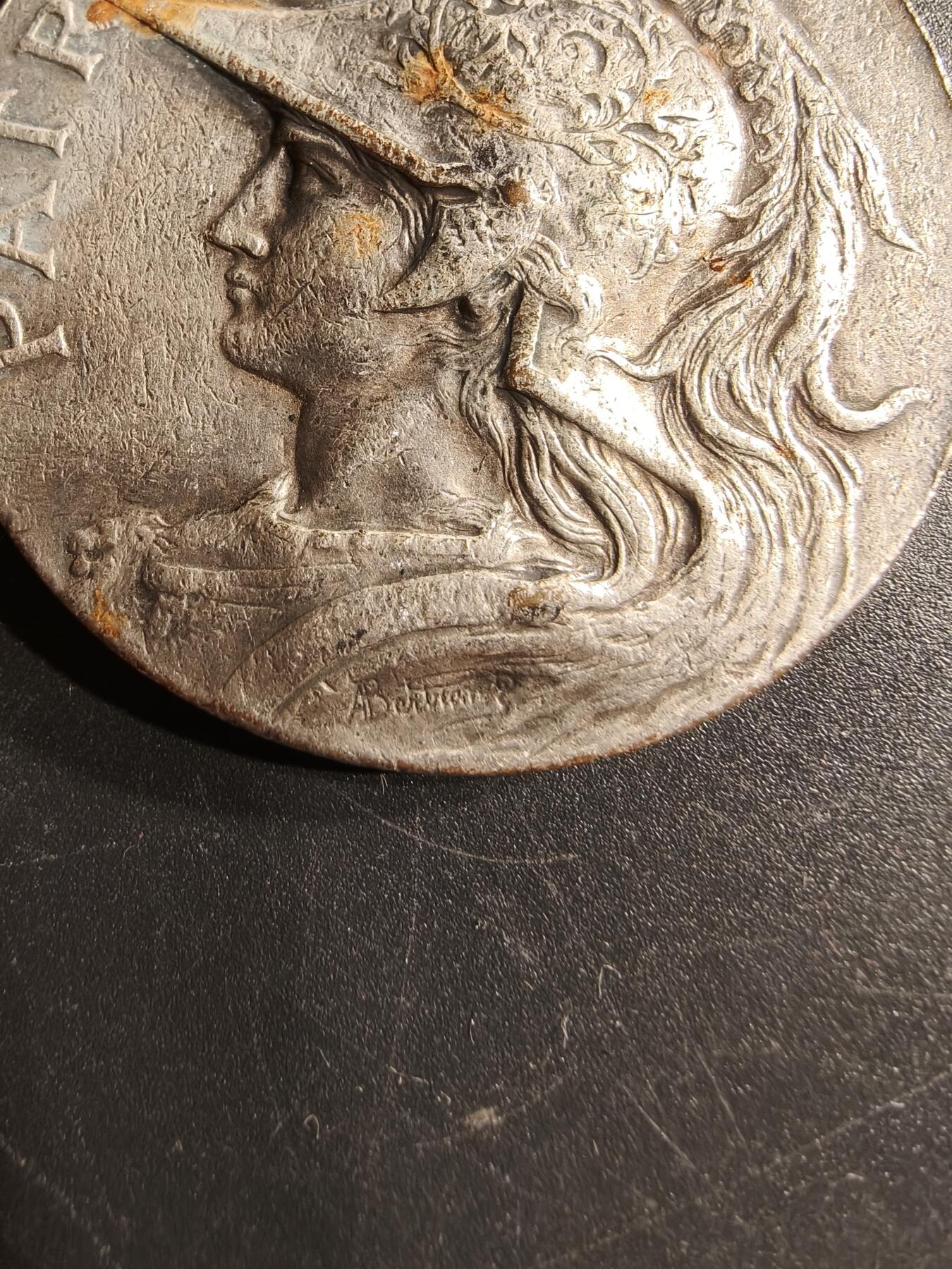 老王徽章第166期 法国孚日体育竞赛镀银铜奖章     直径44mm.    重量40g