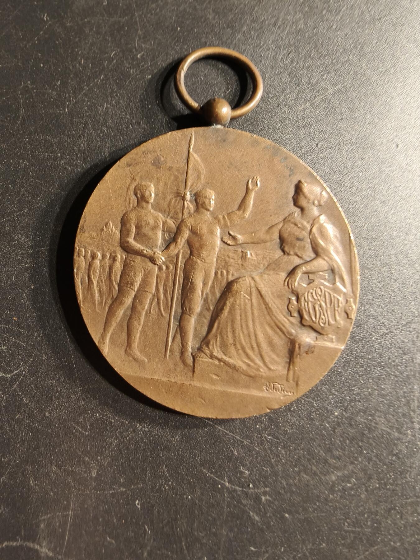 老王徽章第166期 法国体操协会铜奖章     直径44mm.   重量40g