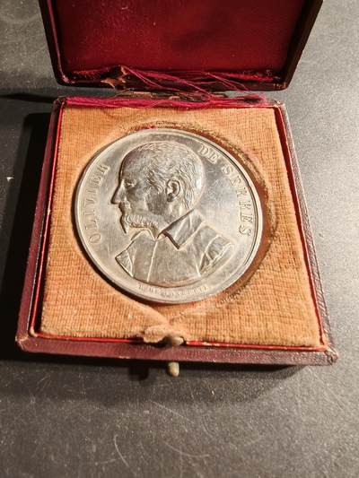 老王徽章第166期 - 法国1883年塞尚农业博览会大银章    原盒950银    直径52mm.    重量61g