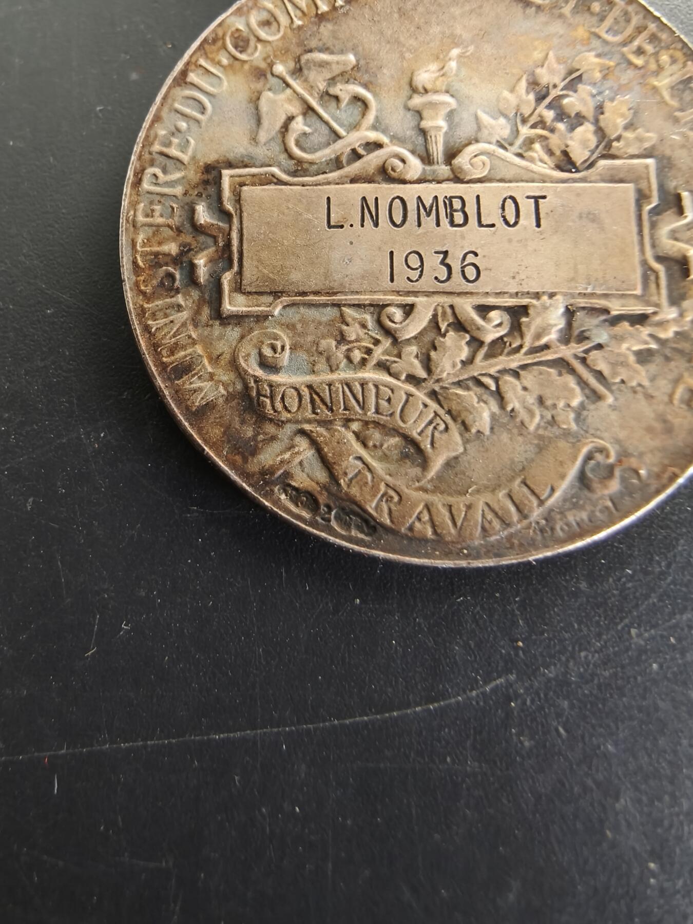 老王徽章第166期 法国银级劳工奖章     800银     少见三共时期版本