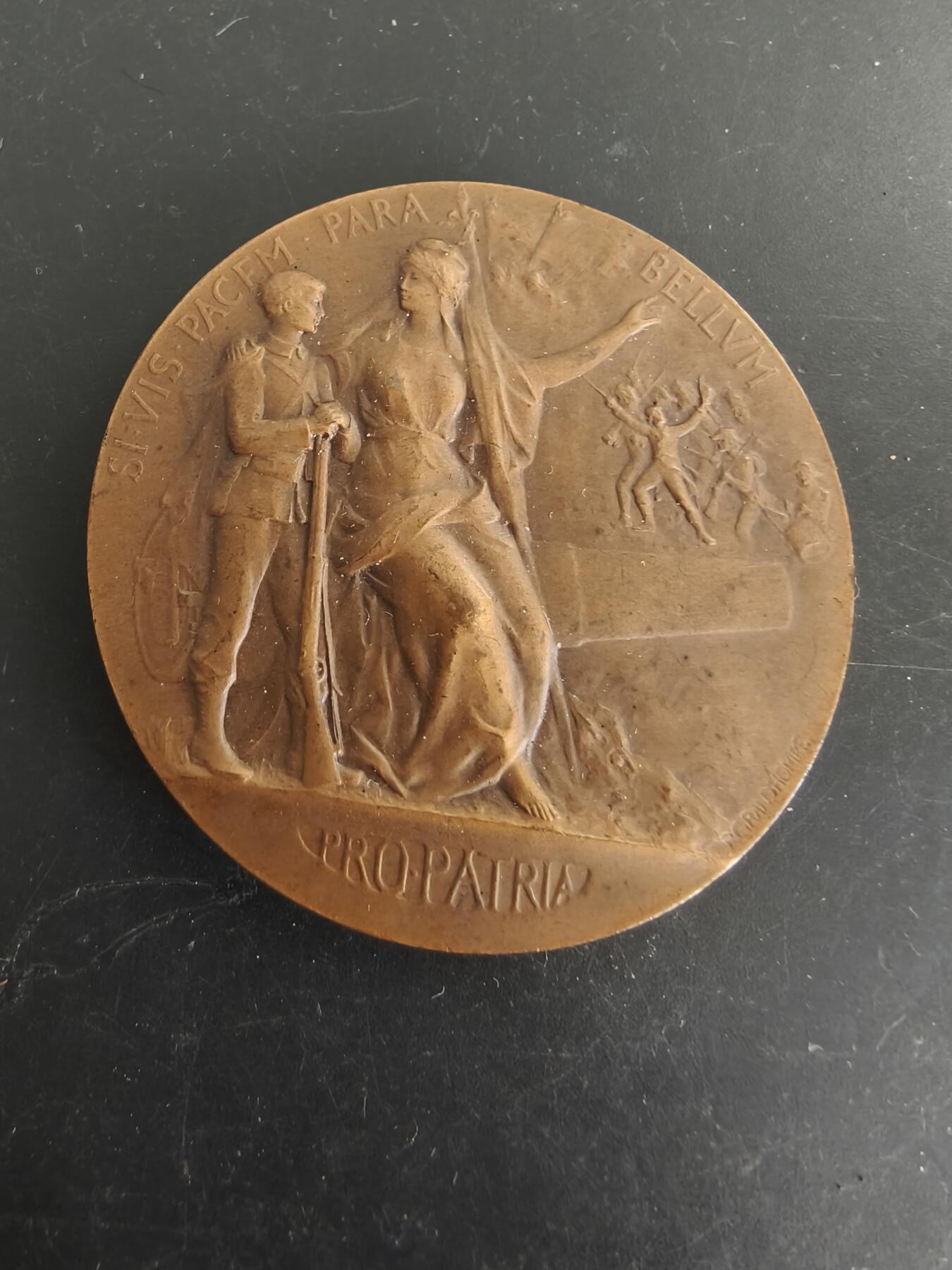 老王徽章第166期 法国战争部战争准备大铜章     原盒     直径50mm.    重量67.4g