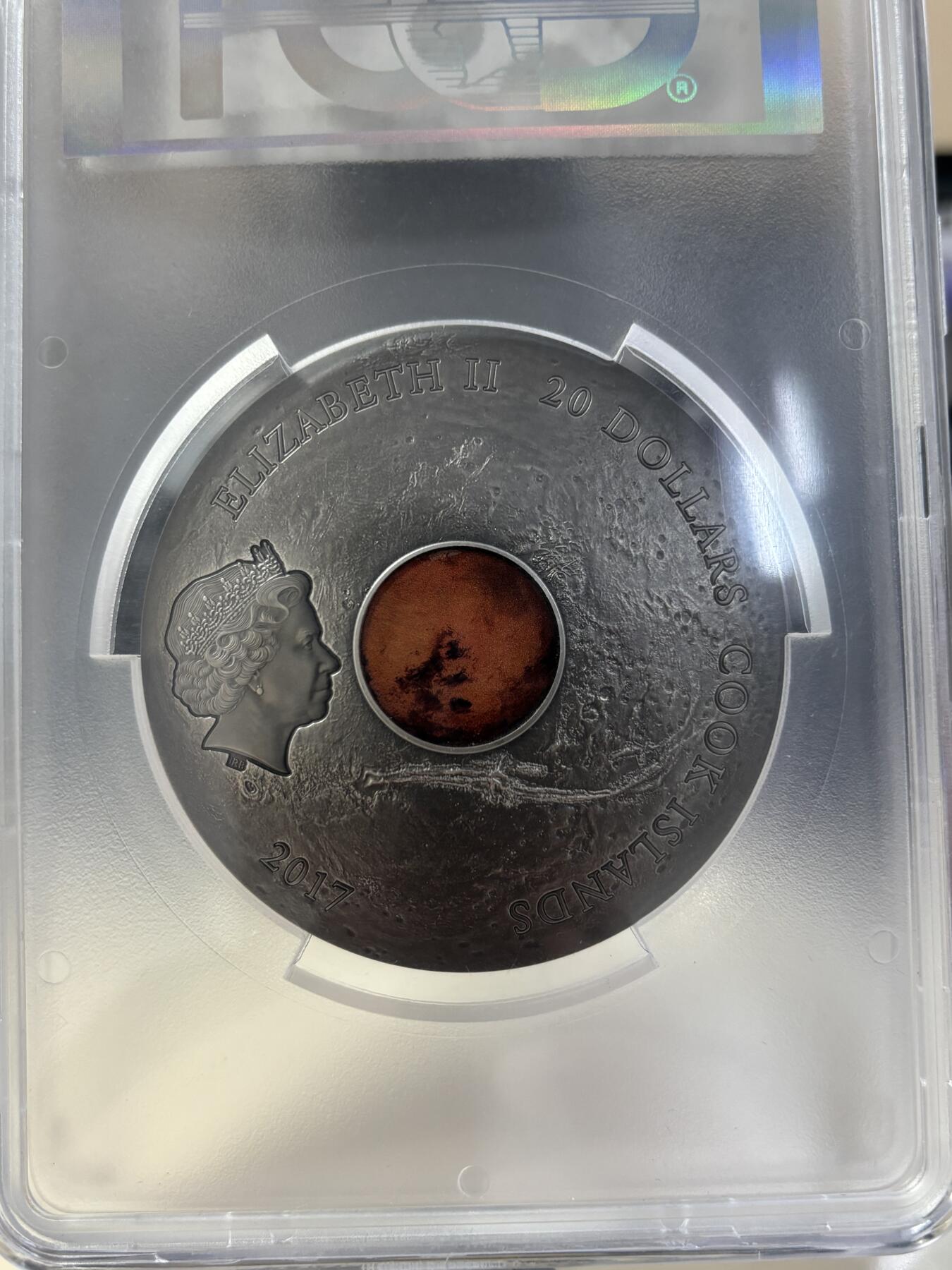 第183期拍卖 库克2017年镶嵌红色玻璃火星陨石3盎司纪念银币PCGS-MS70首无盒无证书，999银，发行333枚