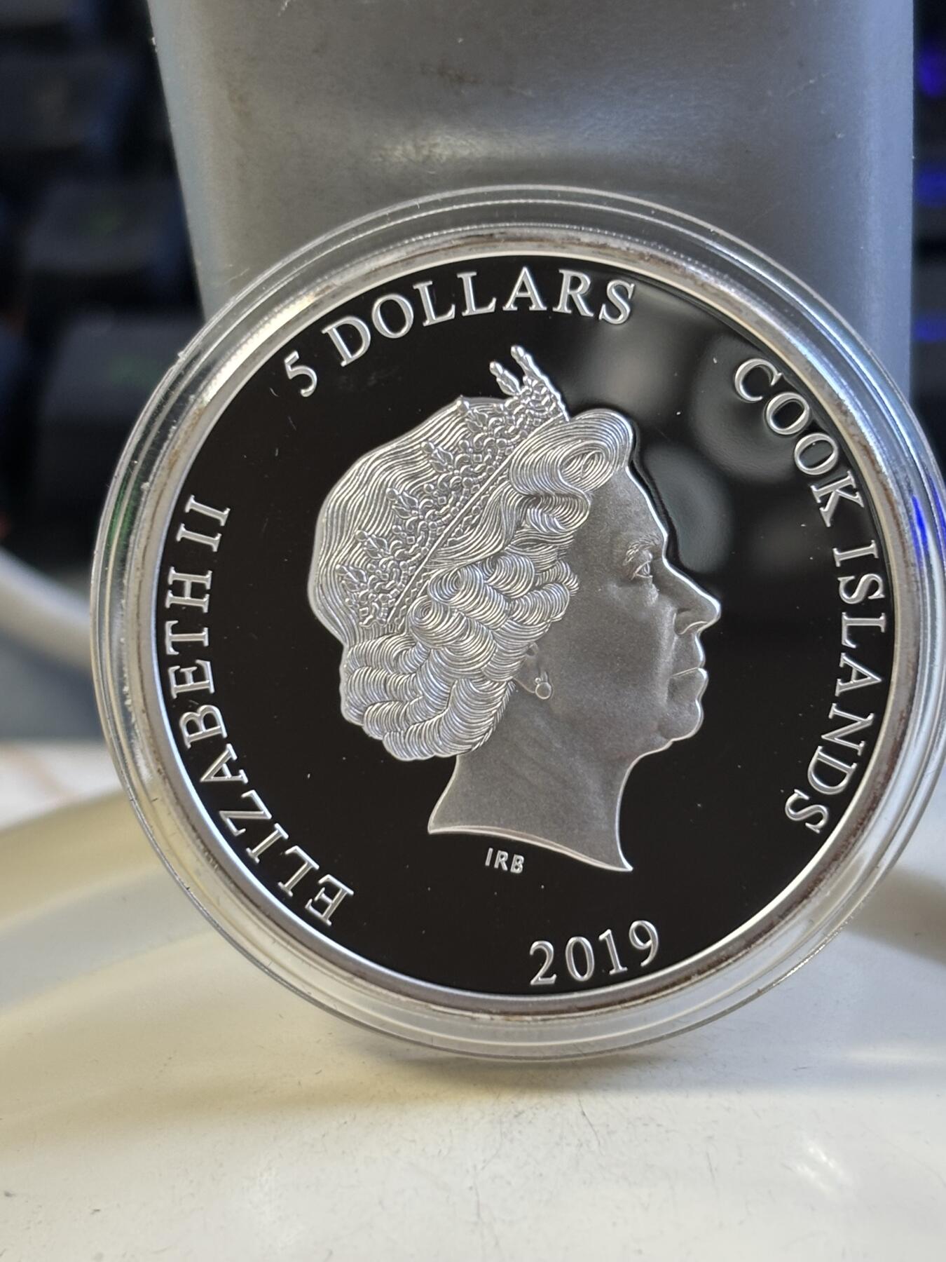 第183期拍卖 库克2019年壮丽生命曲系列5菲律宾鹰高浮雕彩色纪念银币，1盎司，发行999枚，999银