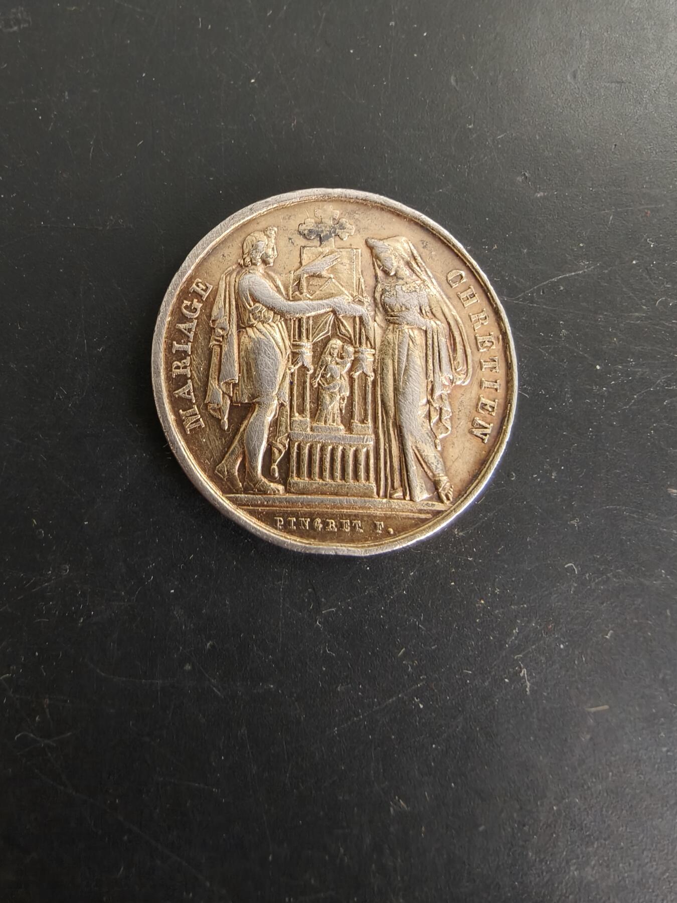 老王徽章第166期 法国银婚章    950银镀金    原盒    直径30mm.   重量11.9g