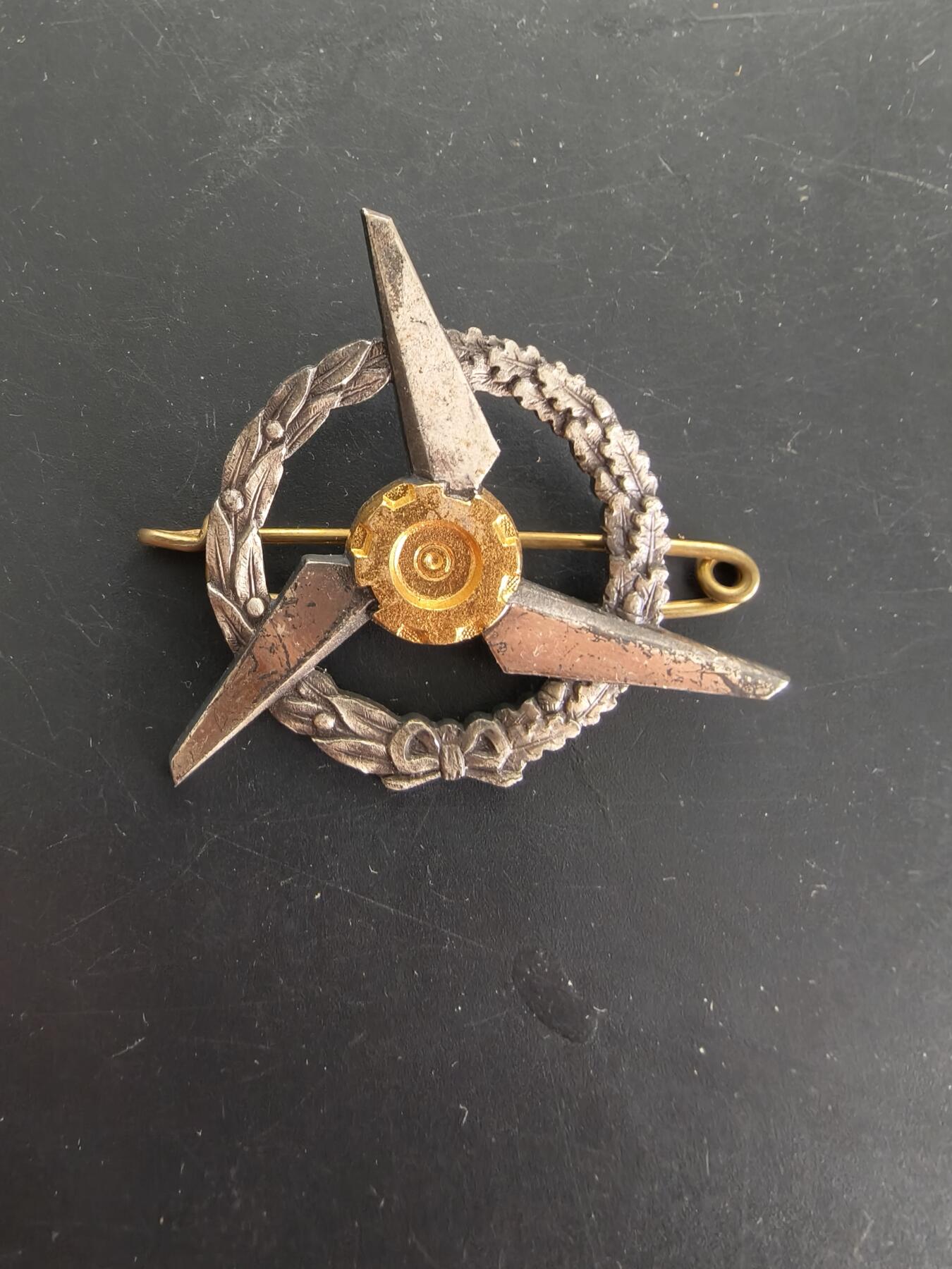 老王徽章第166期 法国空军直升机部队机械师证章