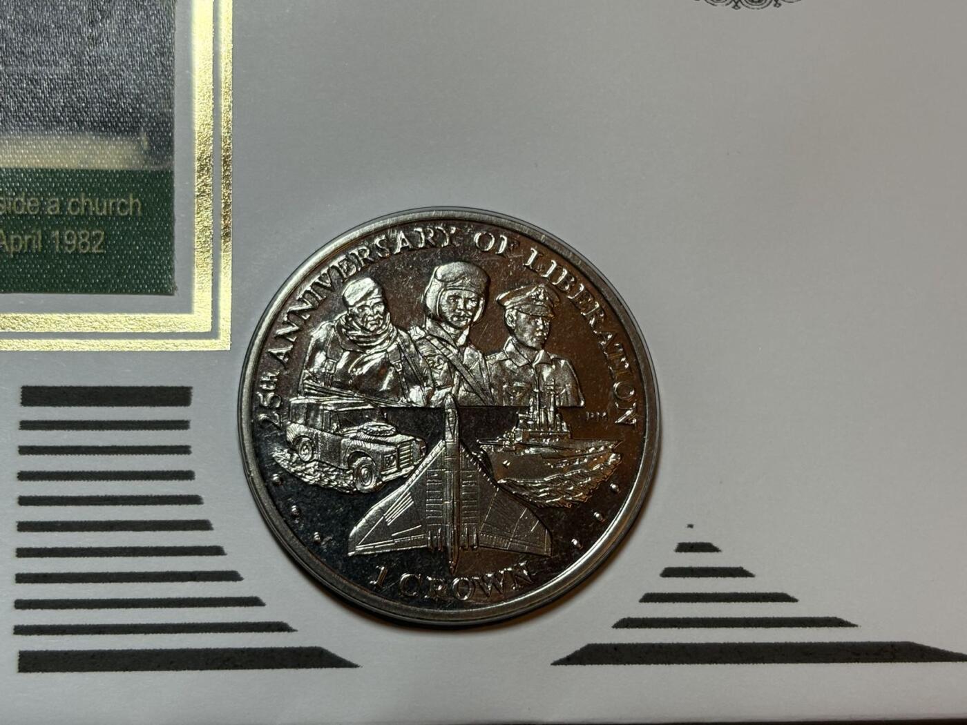 盛世勋华——号角文化勋章邮票专场拍卖第291期 英国直布罗陀2007年马岛战争25周年纪念币首日纪念币封，包括克朗型纪念币，纪念邮票，聚焦“1982年马岛战争”，设计元素包括英军装备（战机、舰船）、战争场景、纪念标语（如“25TH ANNIVERSARY FALKLANDS CONFLICT”），是英方视角的战争历史载体。