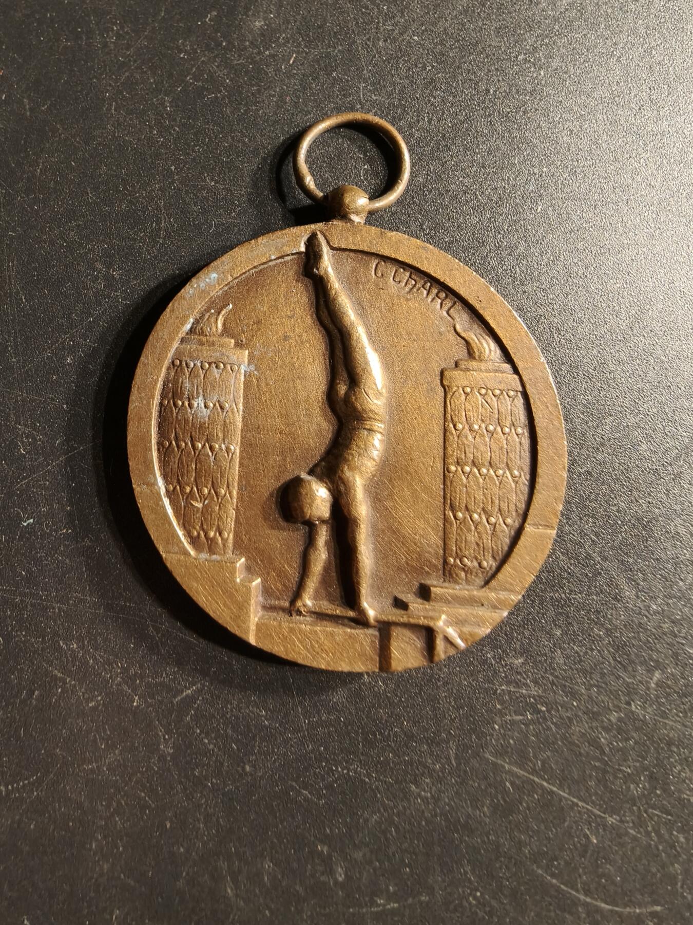 老王徽章第166期 法国体操协会铜奖章     直径41mm.   重量28.6g