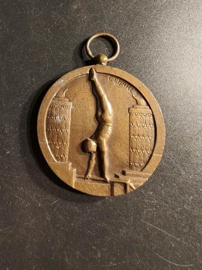 老王徽章第166期 - 法国体操协会铜奖章     直径41mm.   重量28.6g